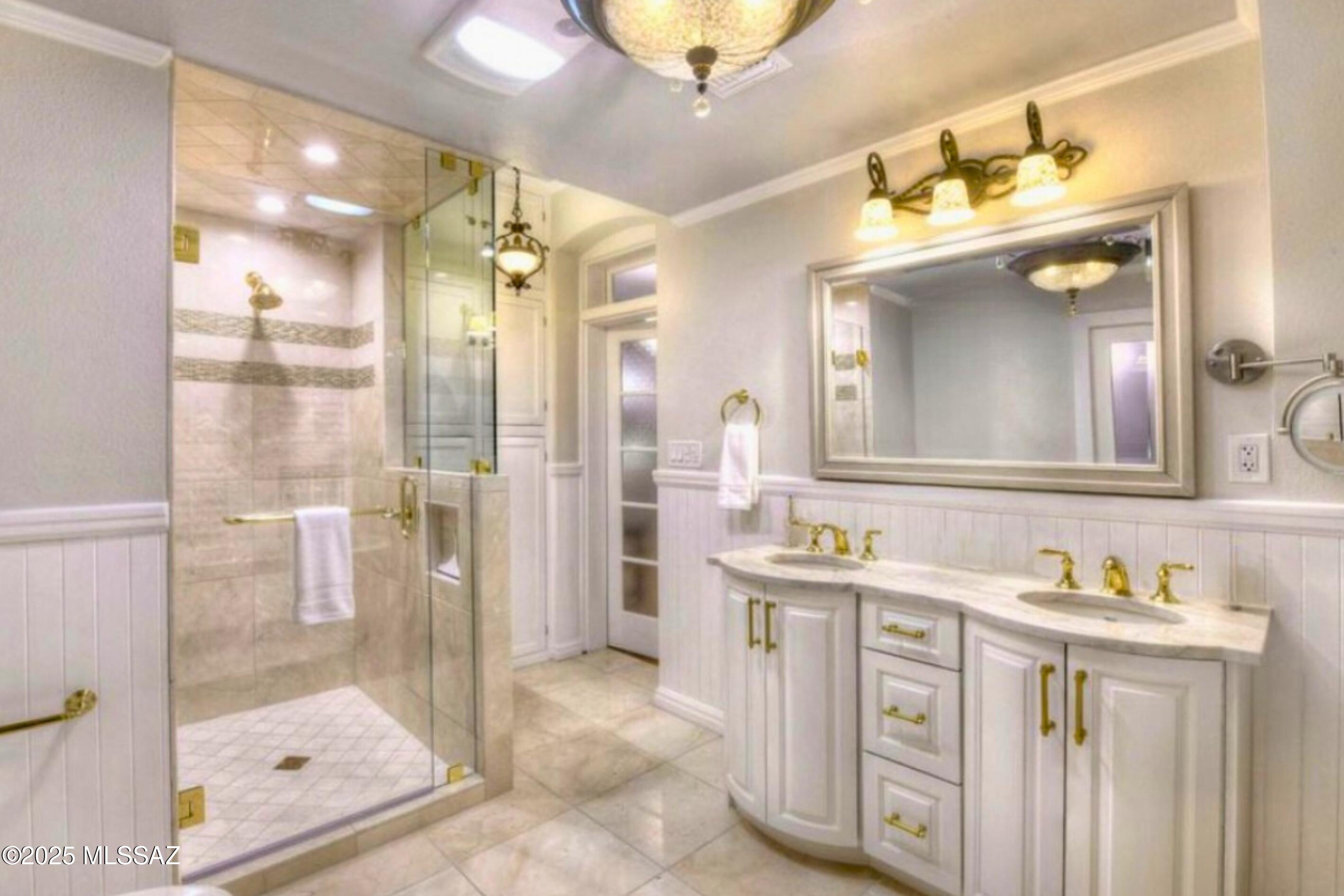 Tucson, Arizona, 85701, United States, 5 Bedrooms Bedrooms, ,6 BathroomsBathrooms,Residential,Active,1859392