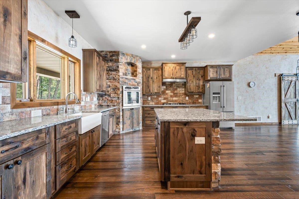 Sundance, Wyoming, 82729, United States, 2 Bedrooms Bedrooms, ,3 BathroomsBathrooms,Residential,Active,1945459