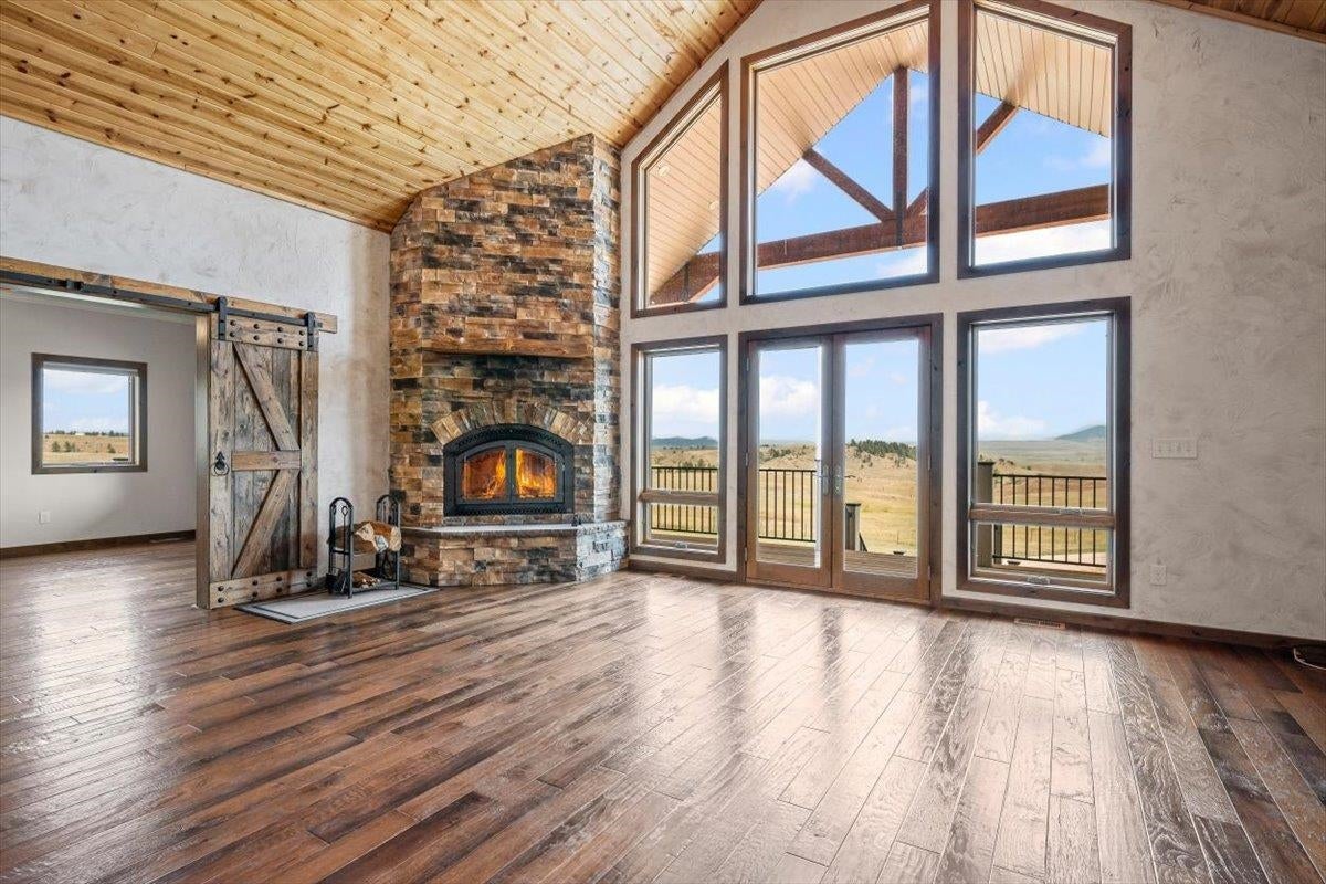 Sundance, Wyoming, 82729, United States, 2 Bedrooms Bedrooms, ,3 BathroomsBathrooms,Residential,Active,1945459