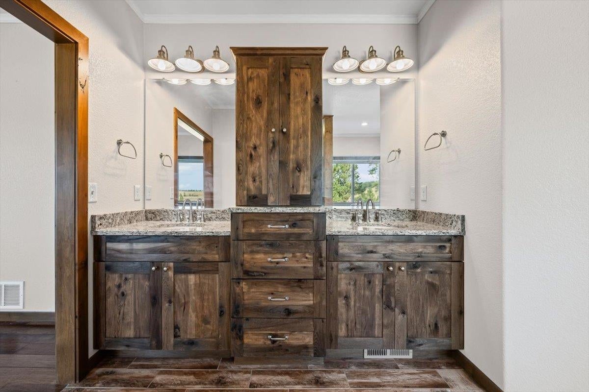 Sundance, Wyoming, 82729, United States, 2 Bedrooms Bedrooms, ,3 BathroomsBathrooms,Residential,Active,1945459