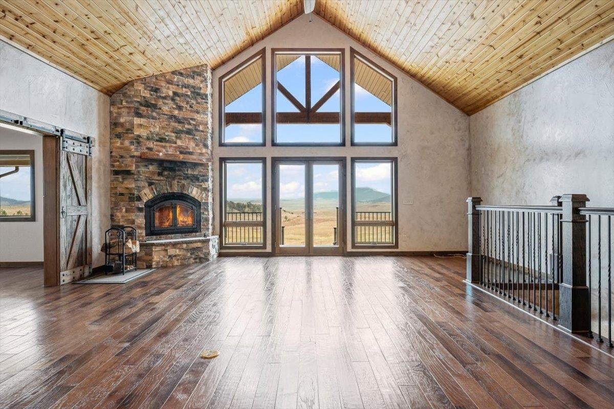 Sundance, Wyoming, 82729, United States, 2 Bedrooms Bedrooms, ,3 BathroomsBathrooms,Residential,Active,1945459