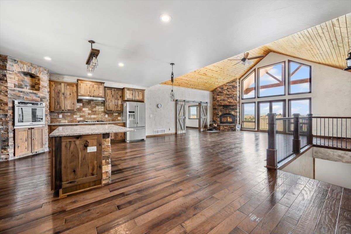 Sundance, Wyoming, 82729, United States, 2 Bedrooms Bedrooms, ,3 BathroomsBathrooms,Residential,Active,1945459