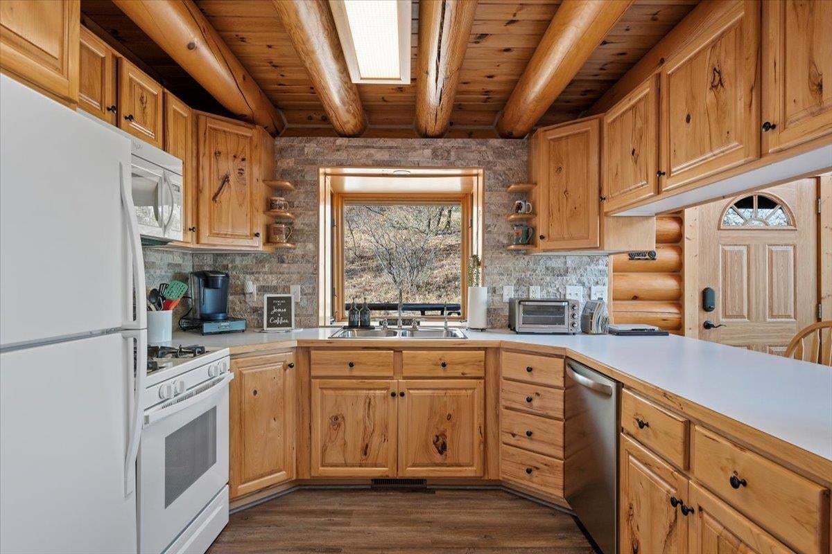 Piedmont, South Dakota, 57769, United States, 5 Bedrooms Bedrooms, ,3 BathroomsBathrooms,Residential,Active,1849518