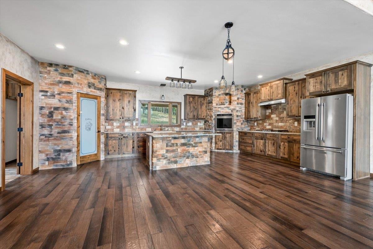 Sundance, Wyoming, 82729, United States, 2 Bedrooms Bedrooms, ,3 BathroomsBathrooms,Residential,Active,1945459