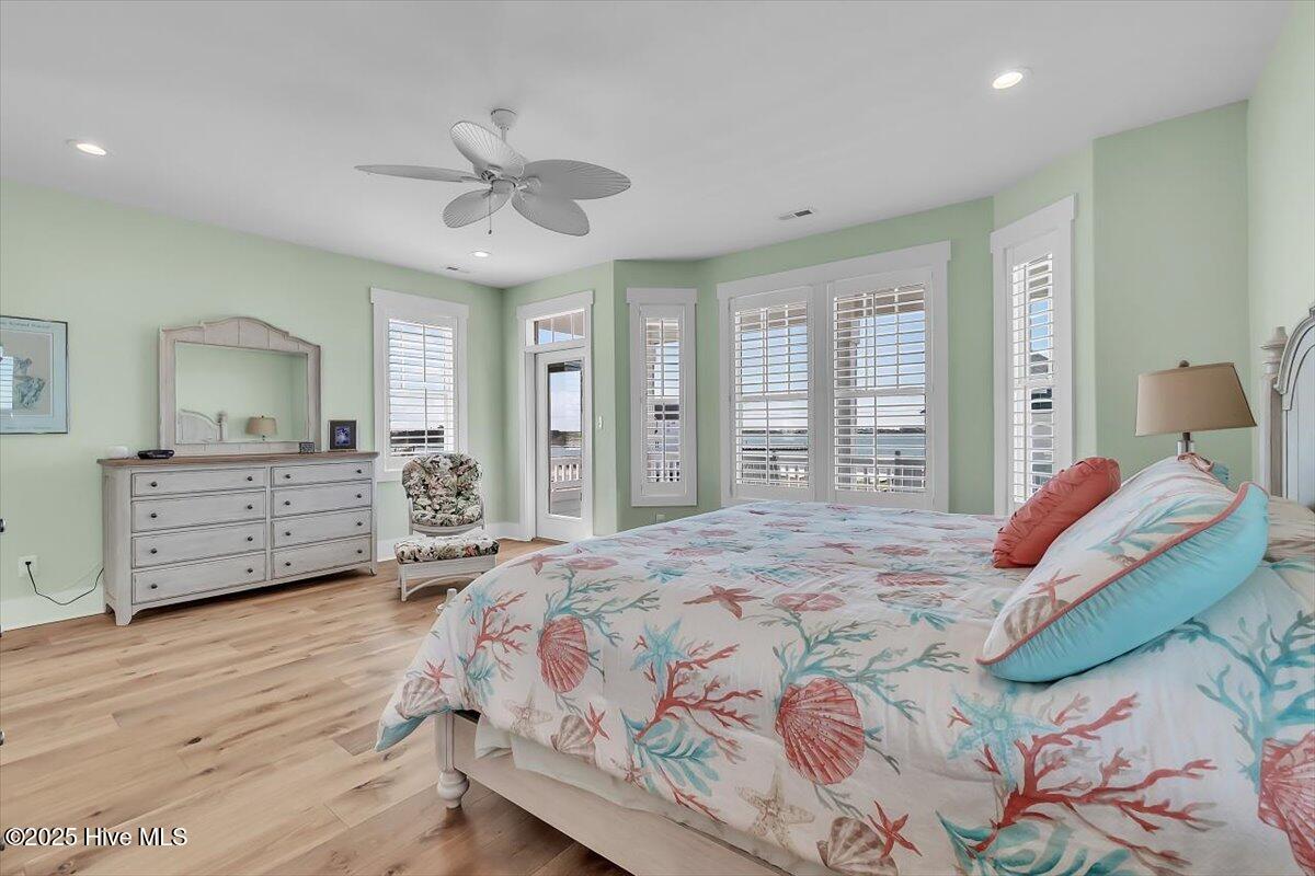 Morehead City, North Carolina, 28557, United States, ,4 BathroomsBathrooms,Residential,Active,1841298