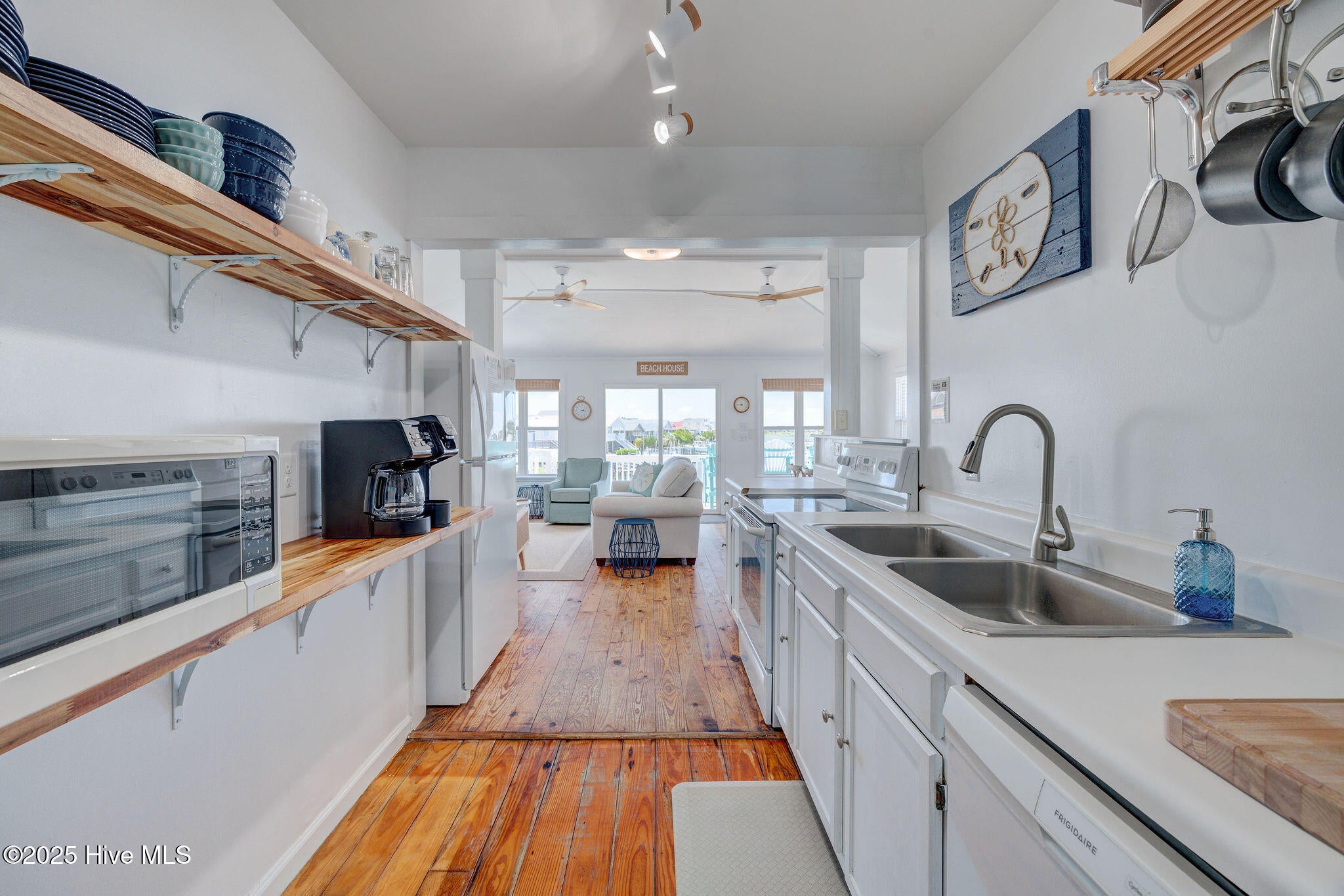 Topsail Beach, North Carolina, 28445, United States, 3 Bedrooms Bedrooms, ,3 BathroomsBathrooms,Residential,Active,1831787