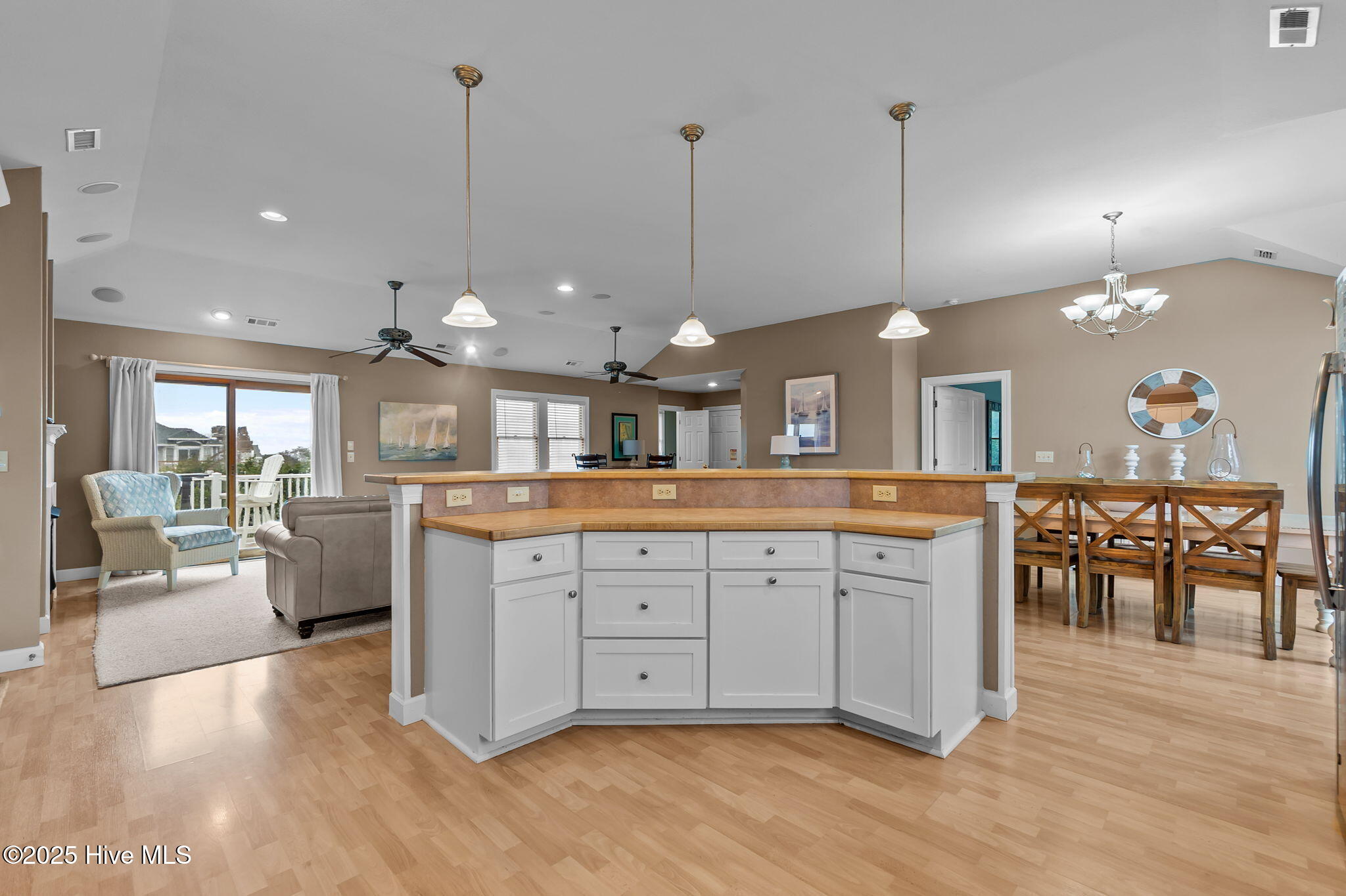 Corolla, North Carolina, 27927, United States, 6 Bedrooms Bedrooms, ,6 BathroomsBathrooms,Residential,Pending,1945084
