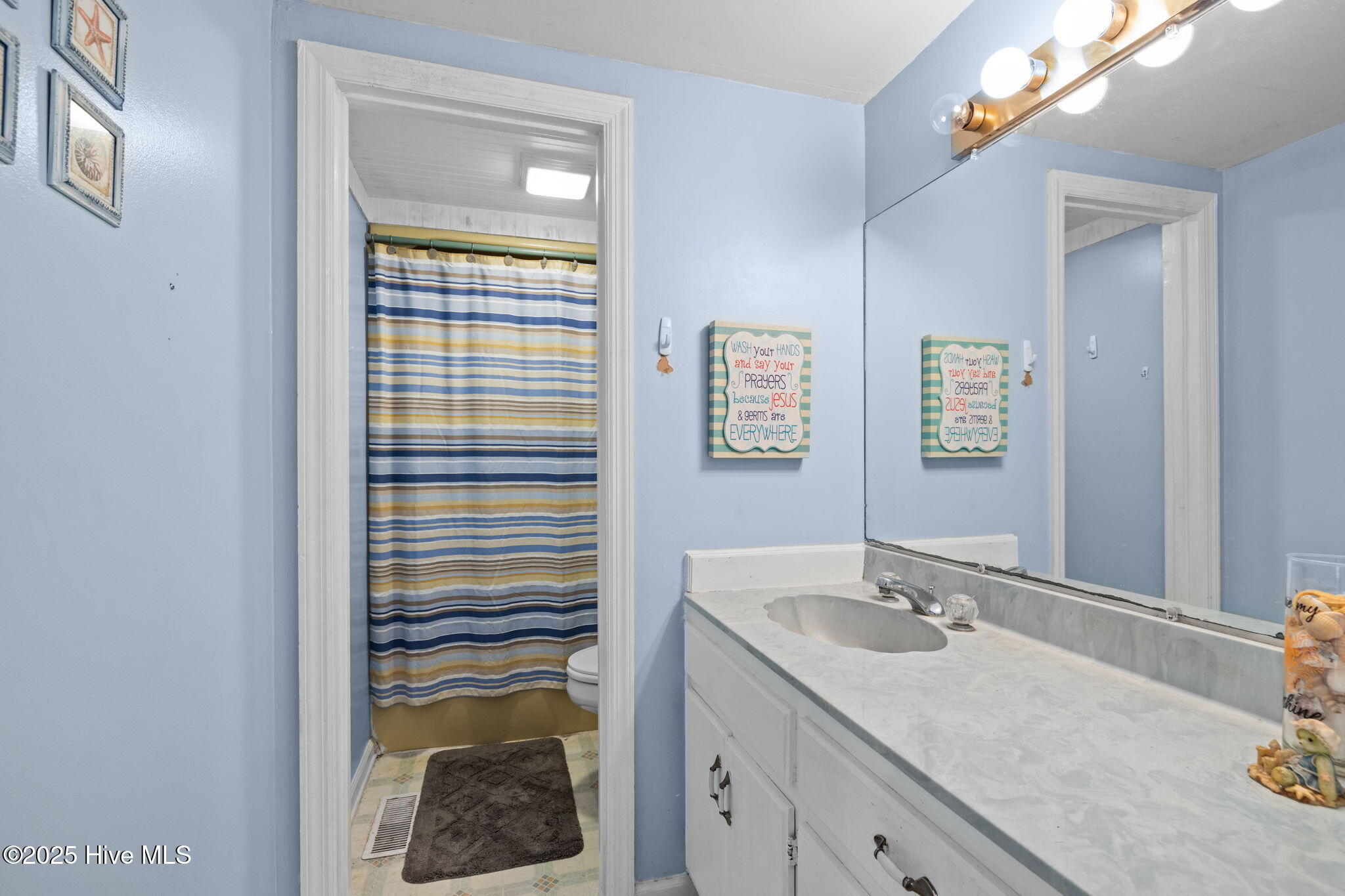 Atlantic Beach, North Carolina, 28512, United States, 3 Bedrooms Bedrooms, ,2 BathroomsBathrooms,Residential,Active,1914785
