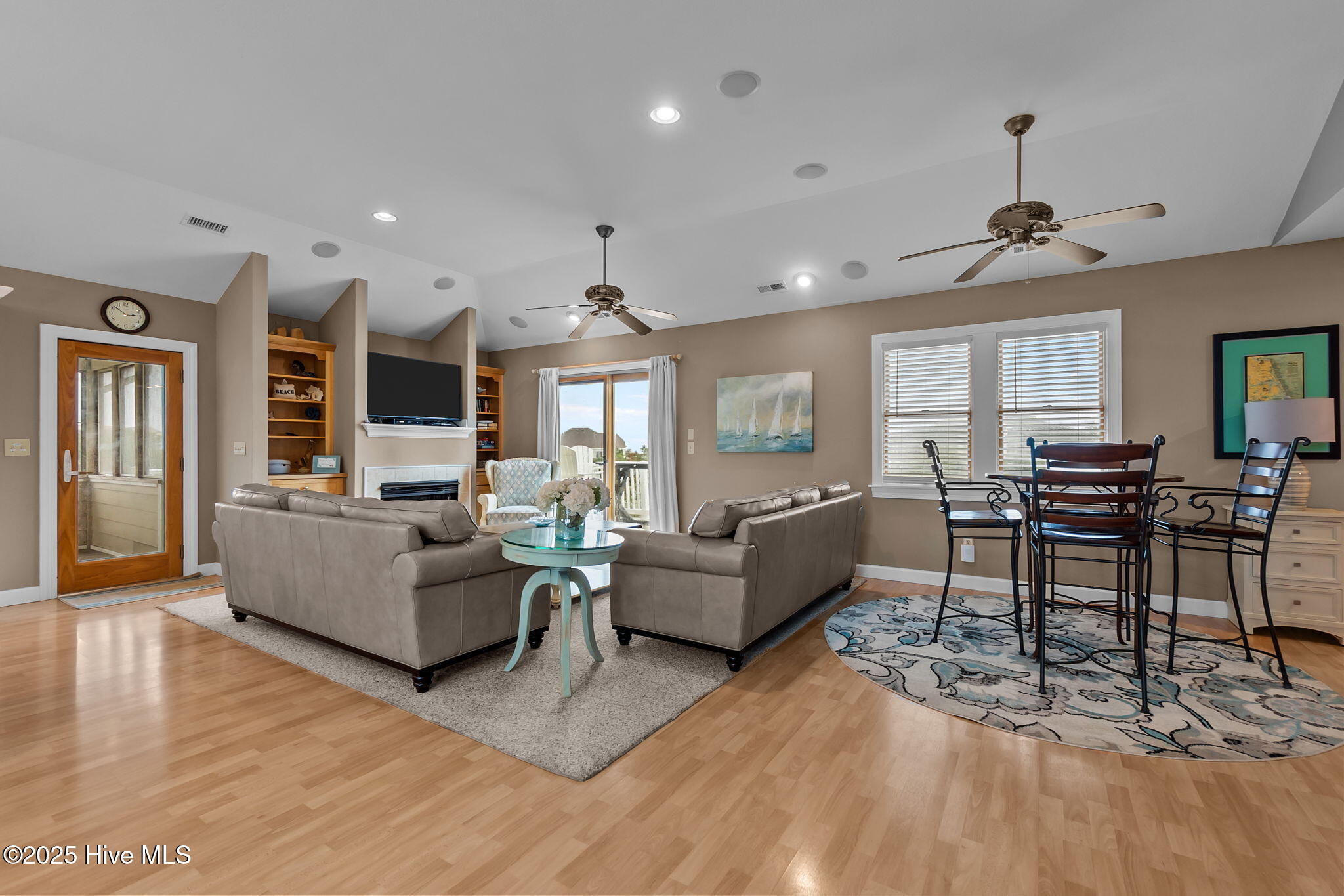 Corolla, North Carolina, 27927, United States, 6 Bedrooms Bedrooms, ,6 BathroomsBathrooms,Residential,Pending,1945084