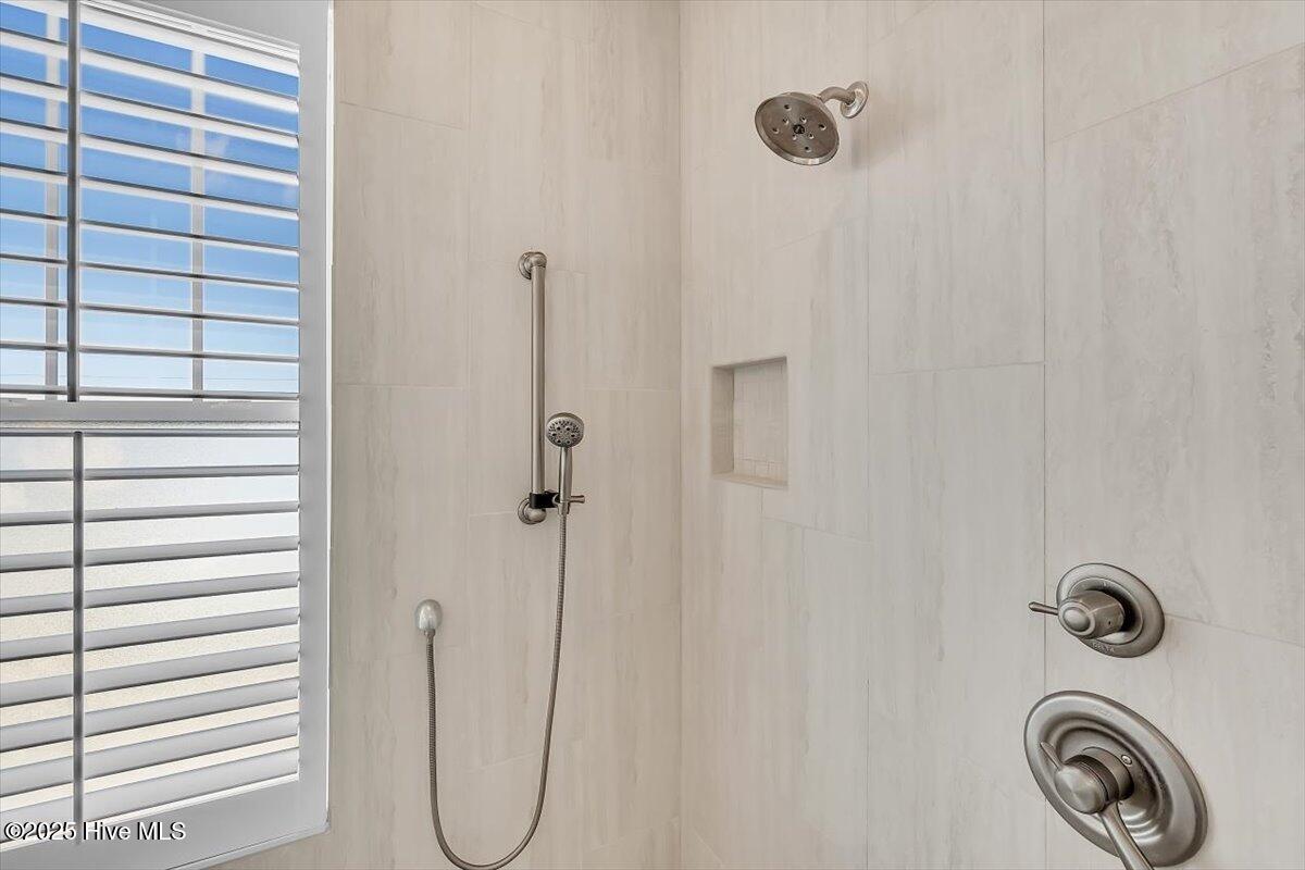 Morehead City, North Carolina, 28557, United States, ,4 BathroomsBathrooms,Residential,Active,1841298