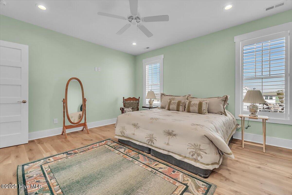 Morehead City, North Carolina, 28557, United States, ,4 BathroomsBathrooms,Residential,Active,1841298