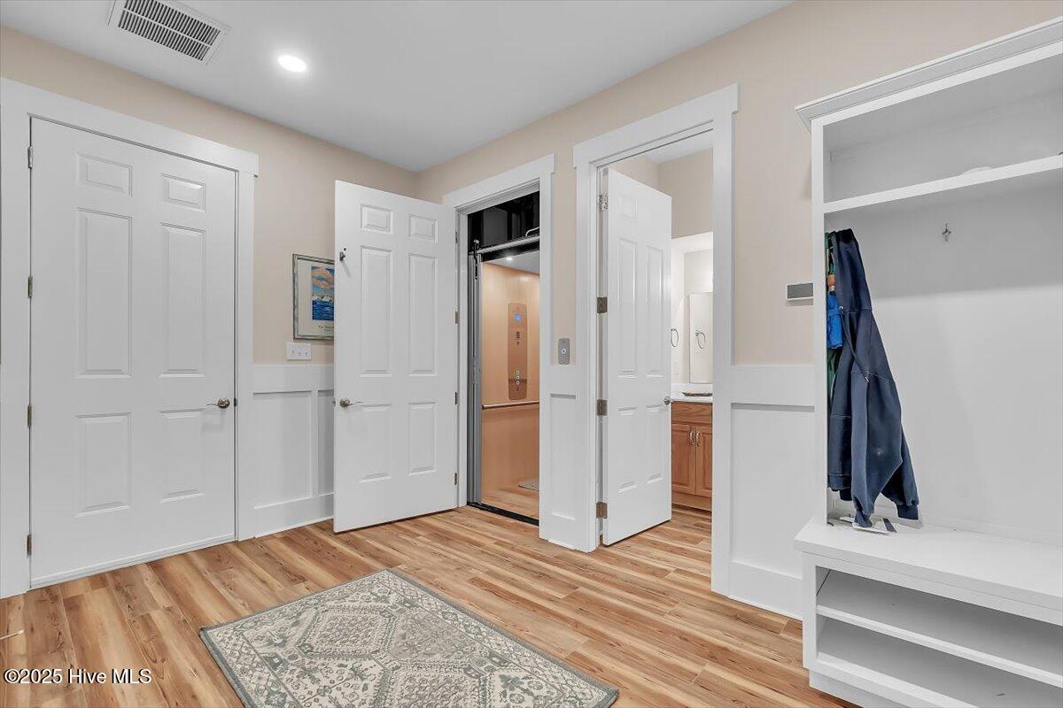 Morehead City, North Carolina, 28557, United States, ,4 BathroomsBathrooms,Residential,Active,1841298