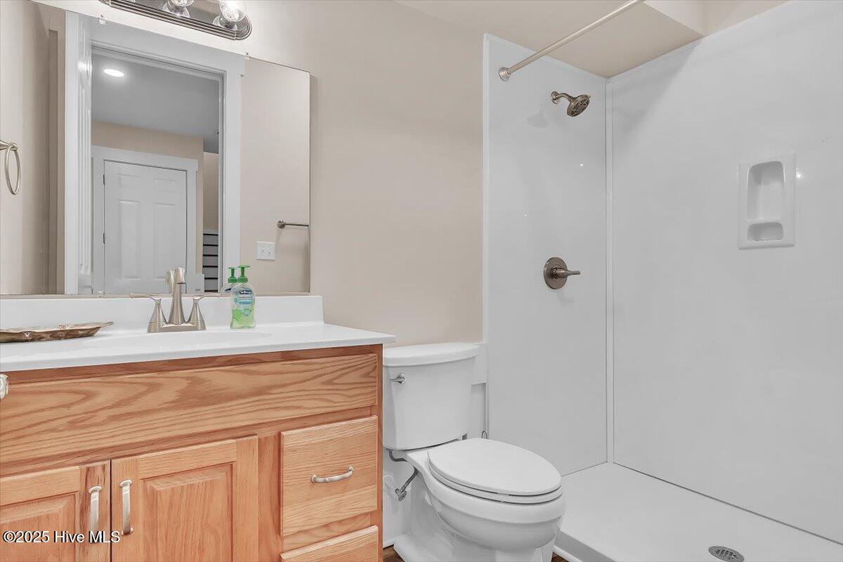 Morehead City, North Carolina, 28557, United States, ,4 BathroomsBathrooms,Residential,Active,1841298