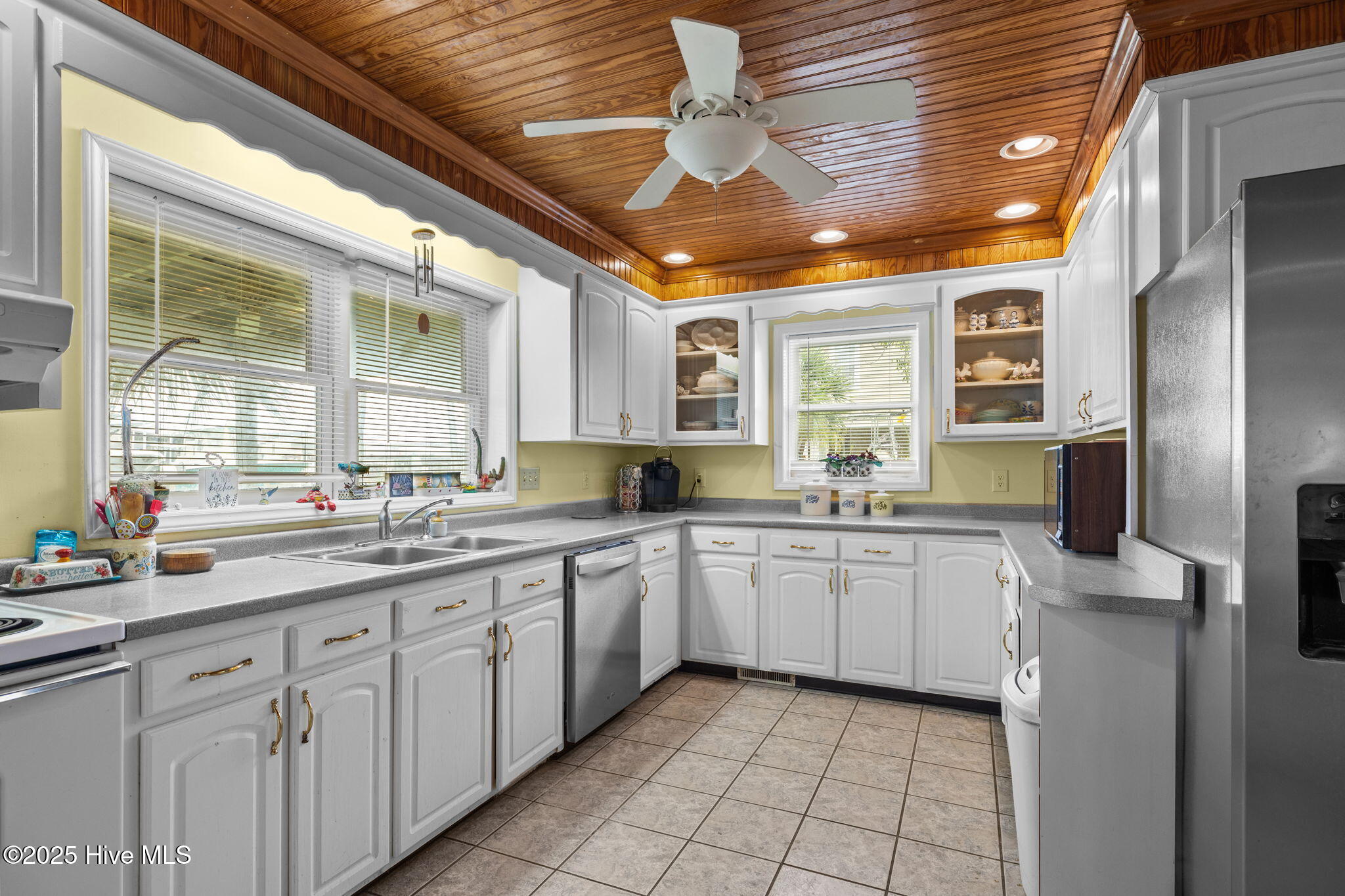 Atlantic Beach, North Carolina, 28512, United States, 3 Bedrooms Bedrooms, ,2 BathroomsBathrooms,Residential,Active,1914785
