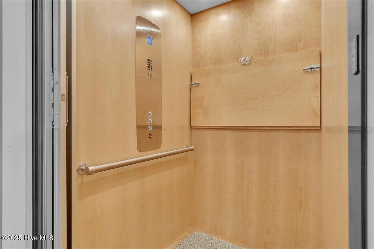 Morehead City, North Carolina, 28557, United States, ,4 BathroomsBathrooms,Residential,Active,1841298