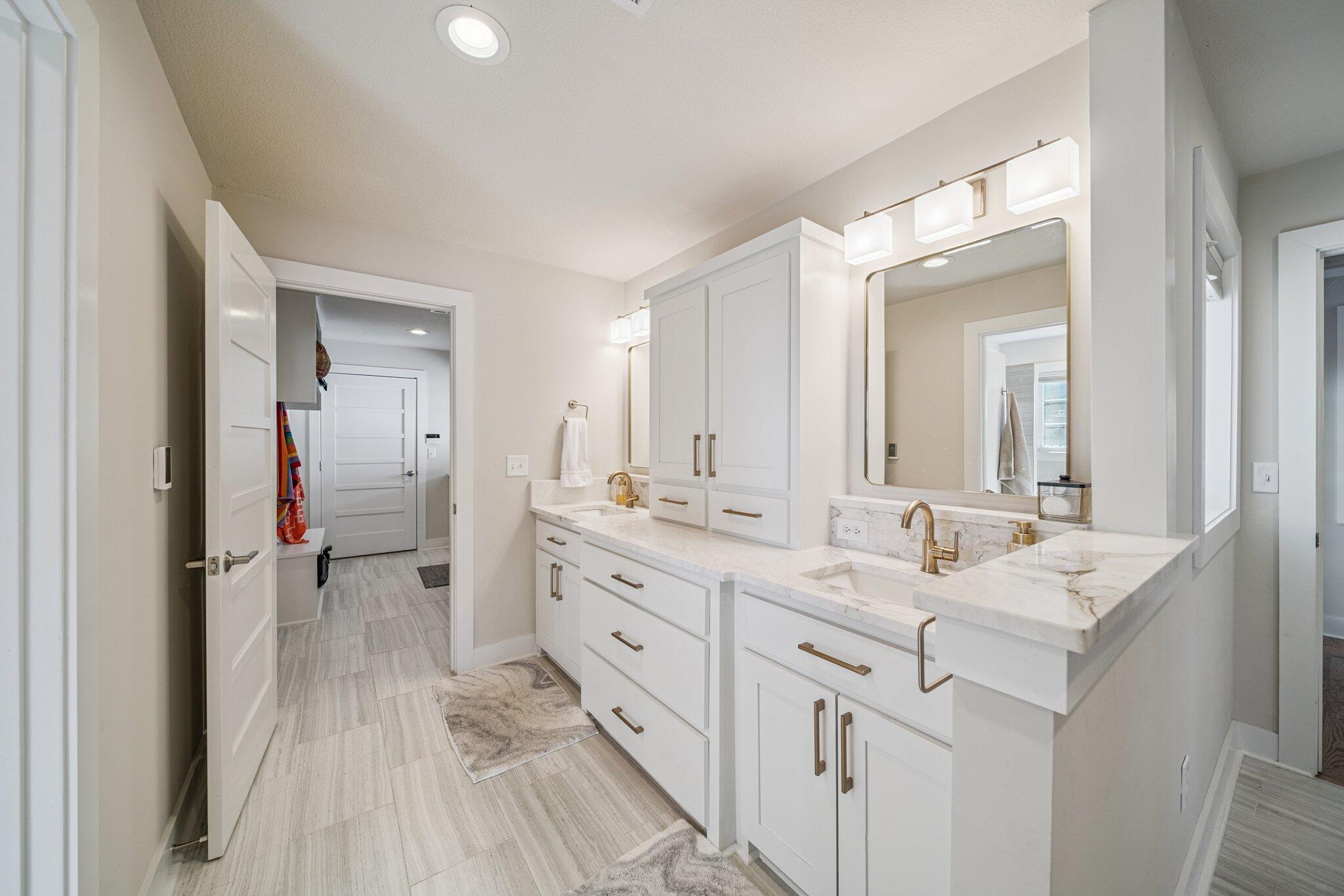 Afton, Oklahoma, 74331, United States, 3 Bedrooms Bedrooms, ,4 BathroomsBathrooms,Residential,Active,1993969