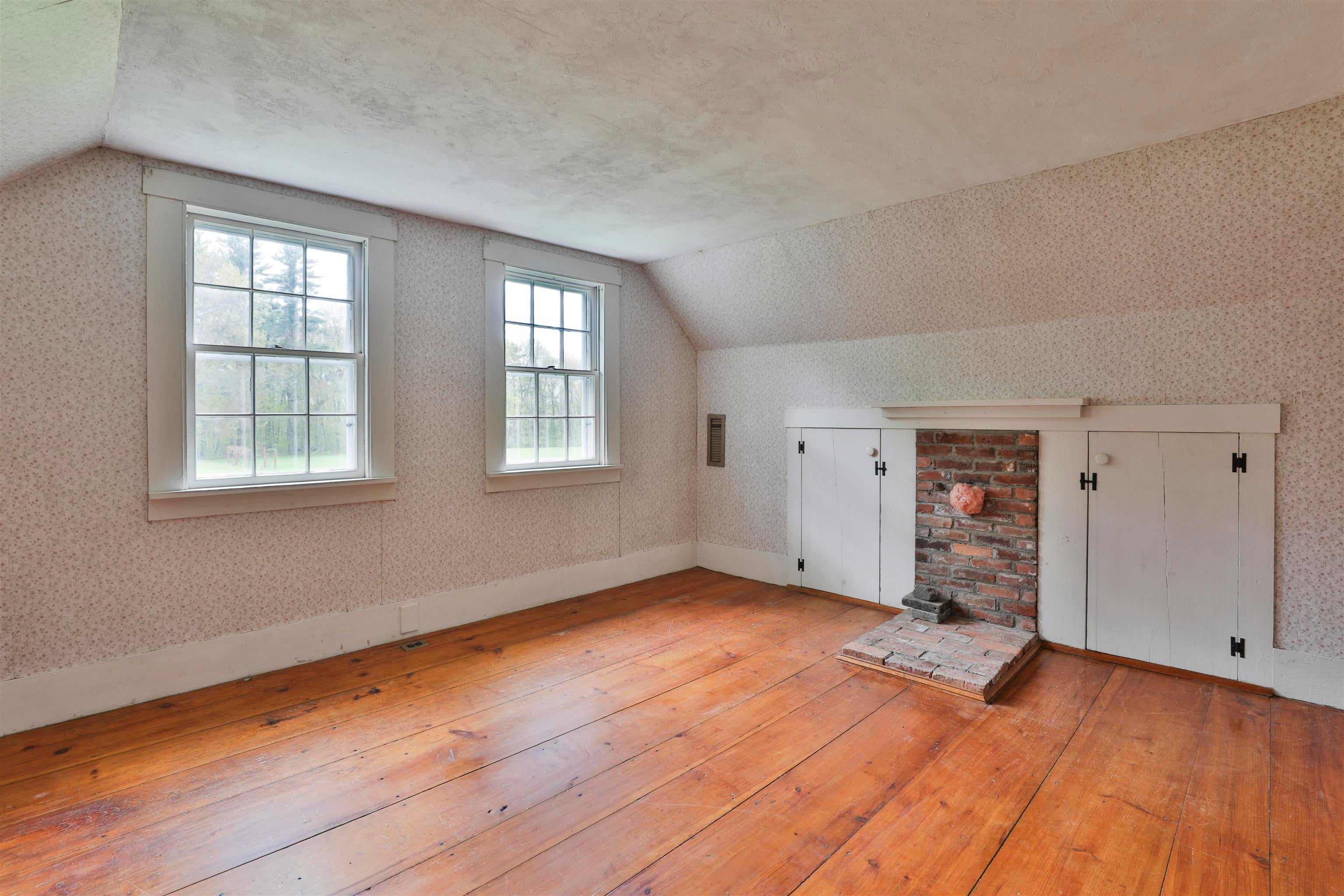 Derry, New Hampshire, 03038, United States, 3 Bedrooms Bedrooms, ,2 BathroomsBathrooms,Residential,Pending,2045748