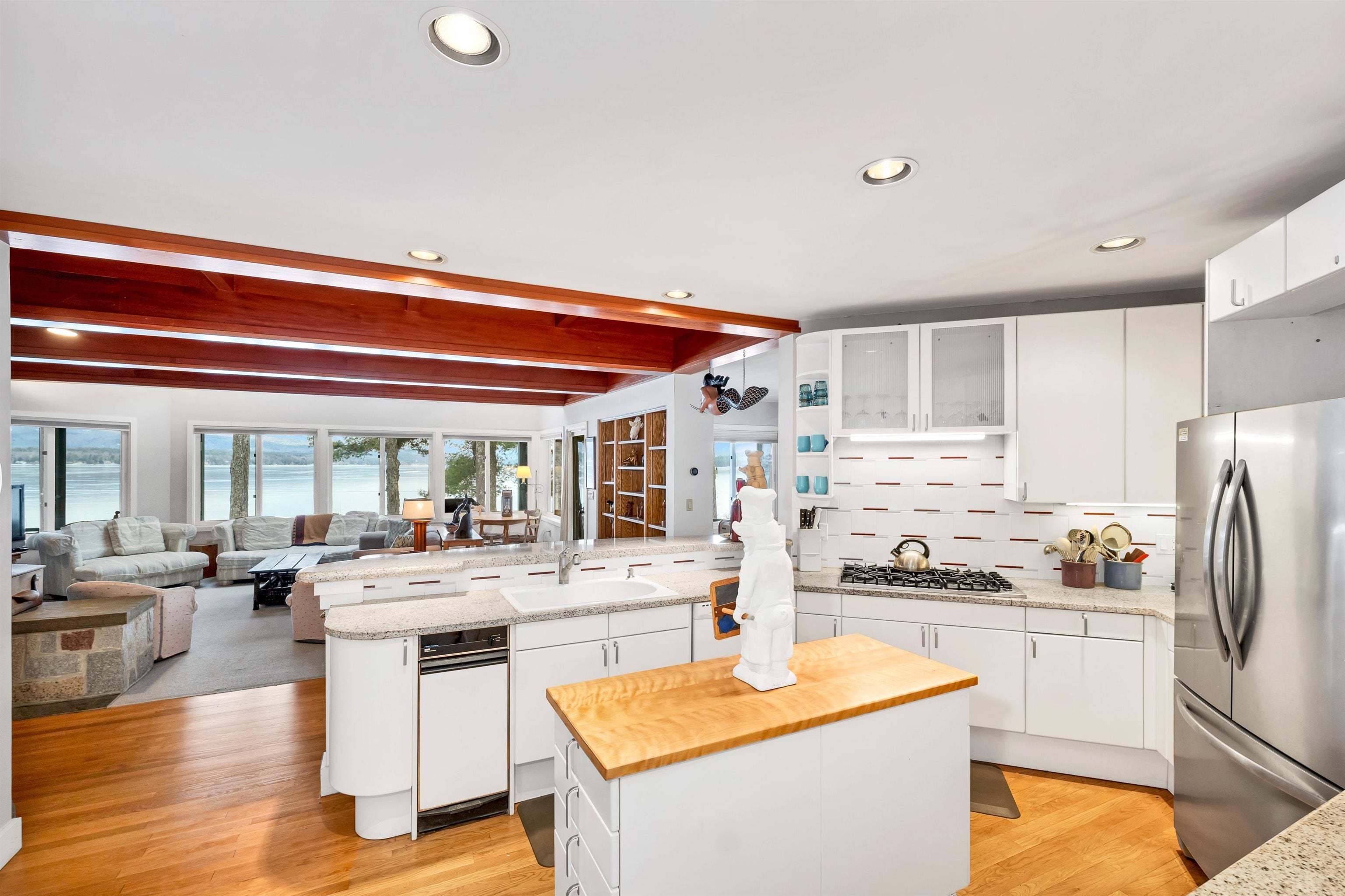 Hebron, New Hampshire, 03241, United States, 4 Bedrooms Bedrooms, ,4 BathroomsBathrooms,Residential,Pending,2009160