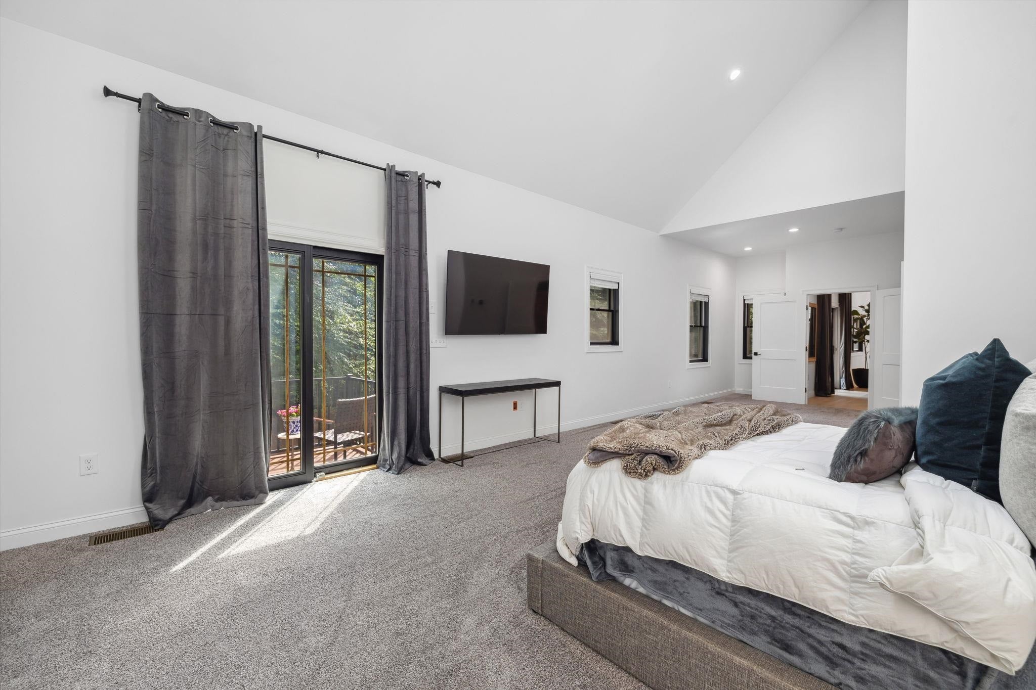 Bedford, New Hampshire, 03110, United States, 7 Bedrooms Bedrooms, ,6 BathroomsBathrooms,Residential,Active,1703132