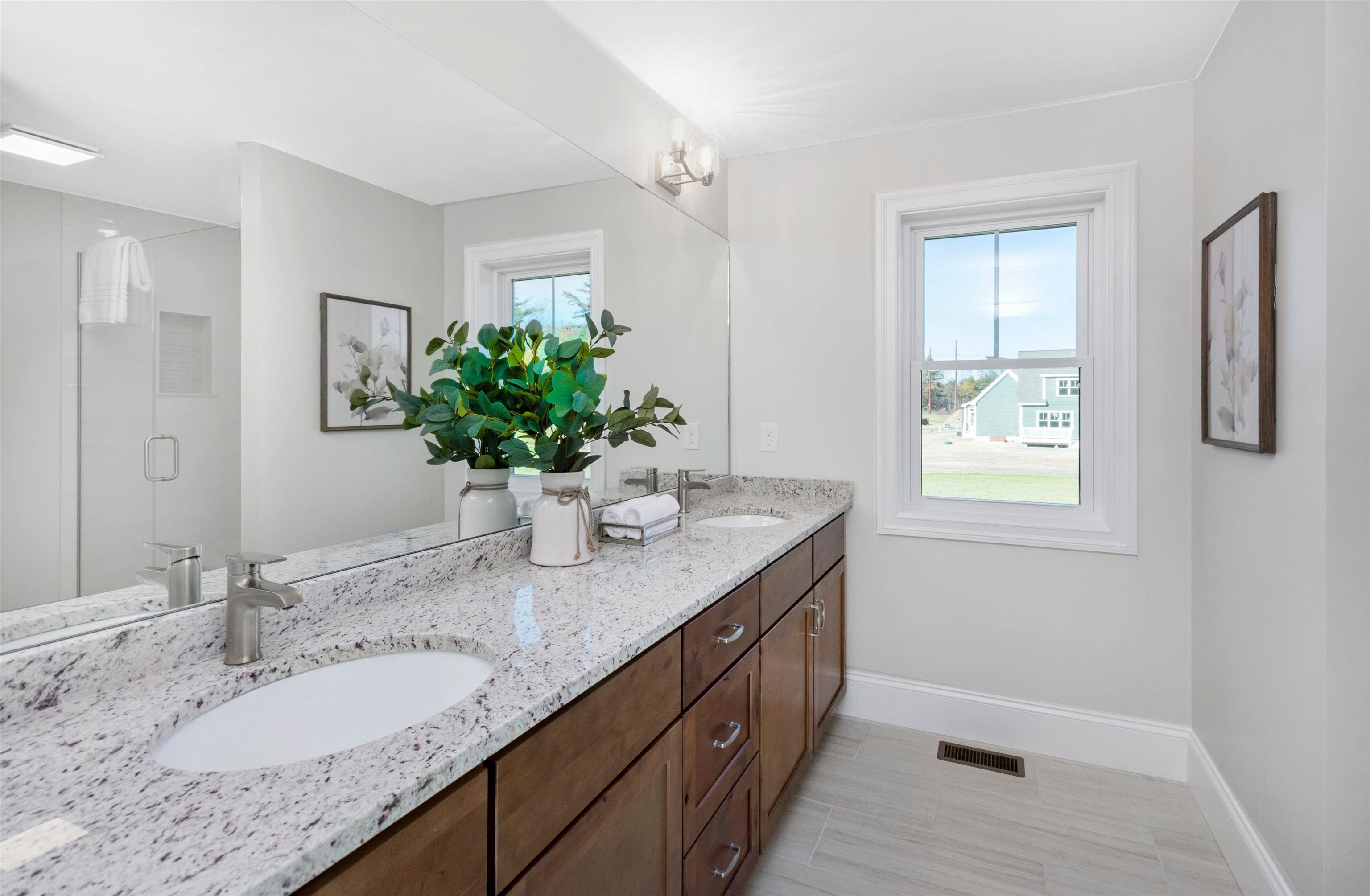 Hudson, New Hampshire, 03051, United States, 5 Bedrooms Bedrooms, ,4 BathroomsBathrooms,Residential,Active,1945207