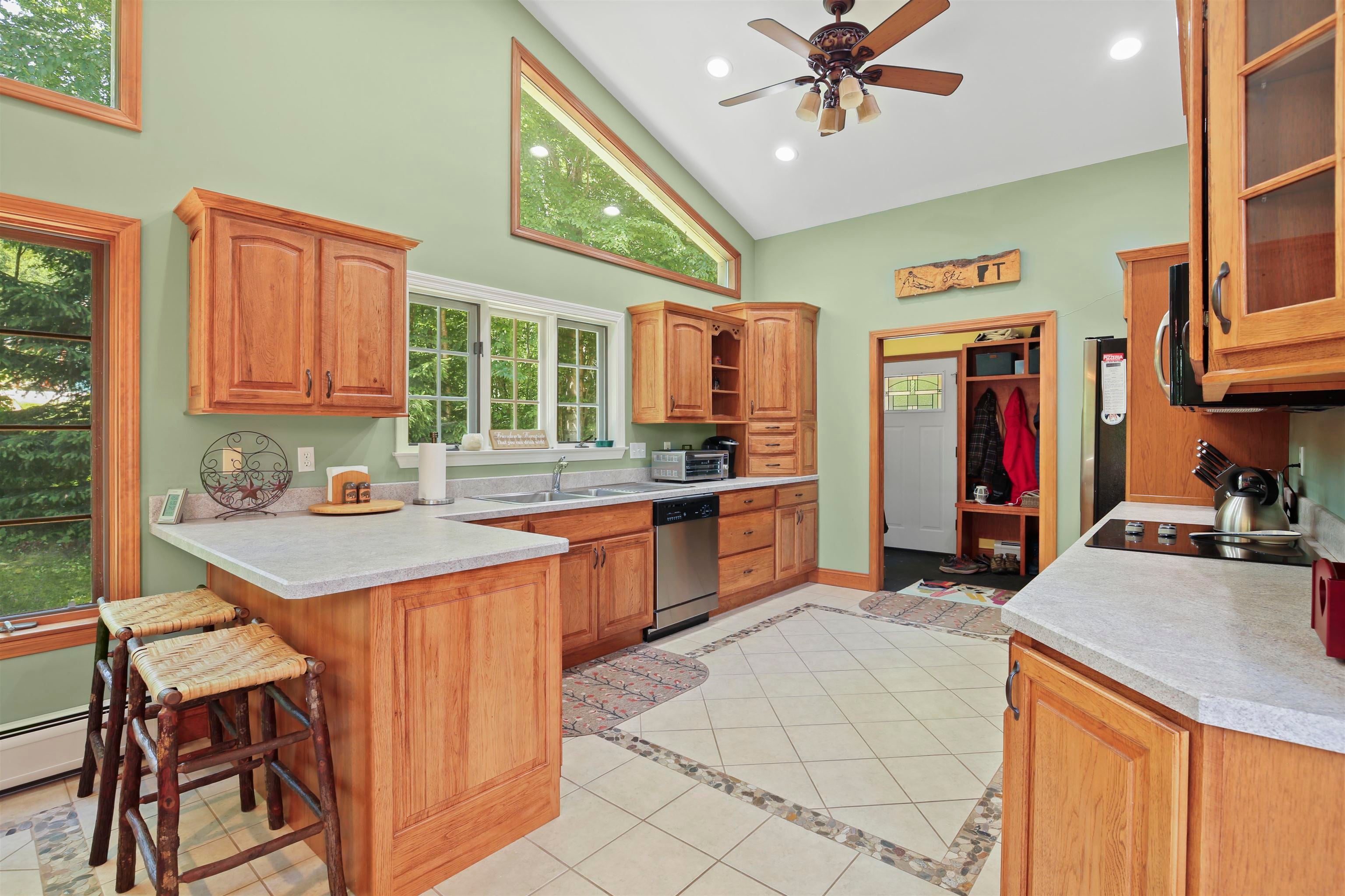 Killington, Vermont, 05751, United States, 3 Bedrooms Bedrooms, ,3 BathroomsBathrooms,Residential,Active,1884979