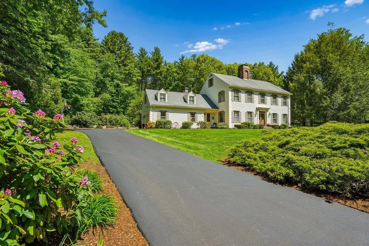 Bedford, New Hampshire, 03110, United States, 5 Bedrooms Bedrooms, ,6 BathroomsBathrooms,Residential,Pending,2051967