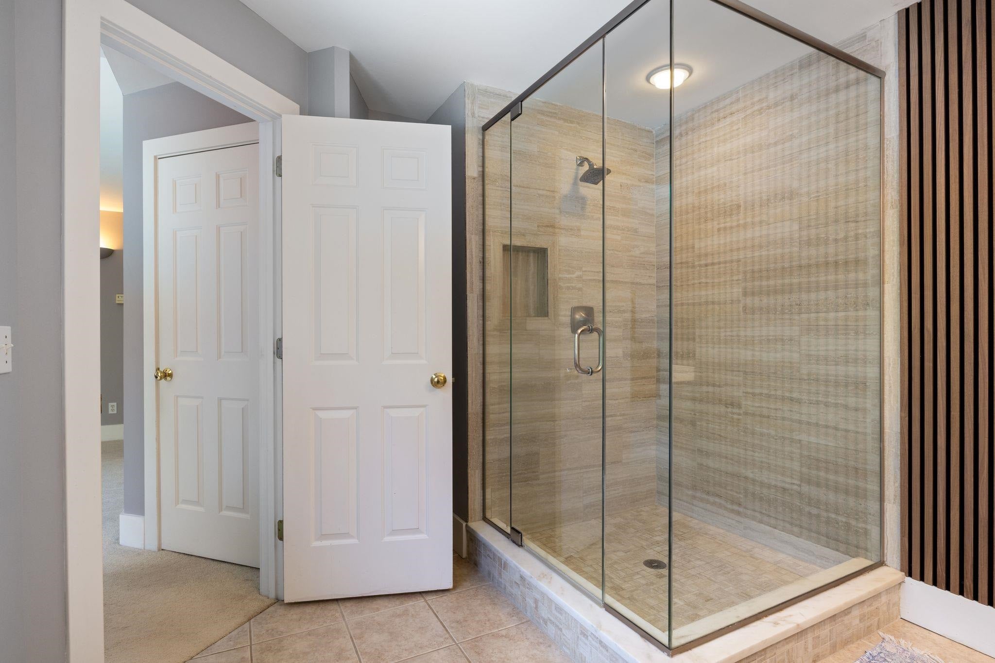 Stratham, New Hampshire, 03885, United States, 4 Bedrooms Bedrooms, ,4 BathroomsBathrooms,Residential,Active,2045550