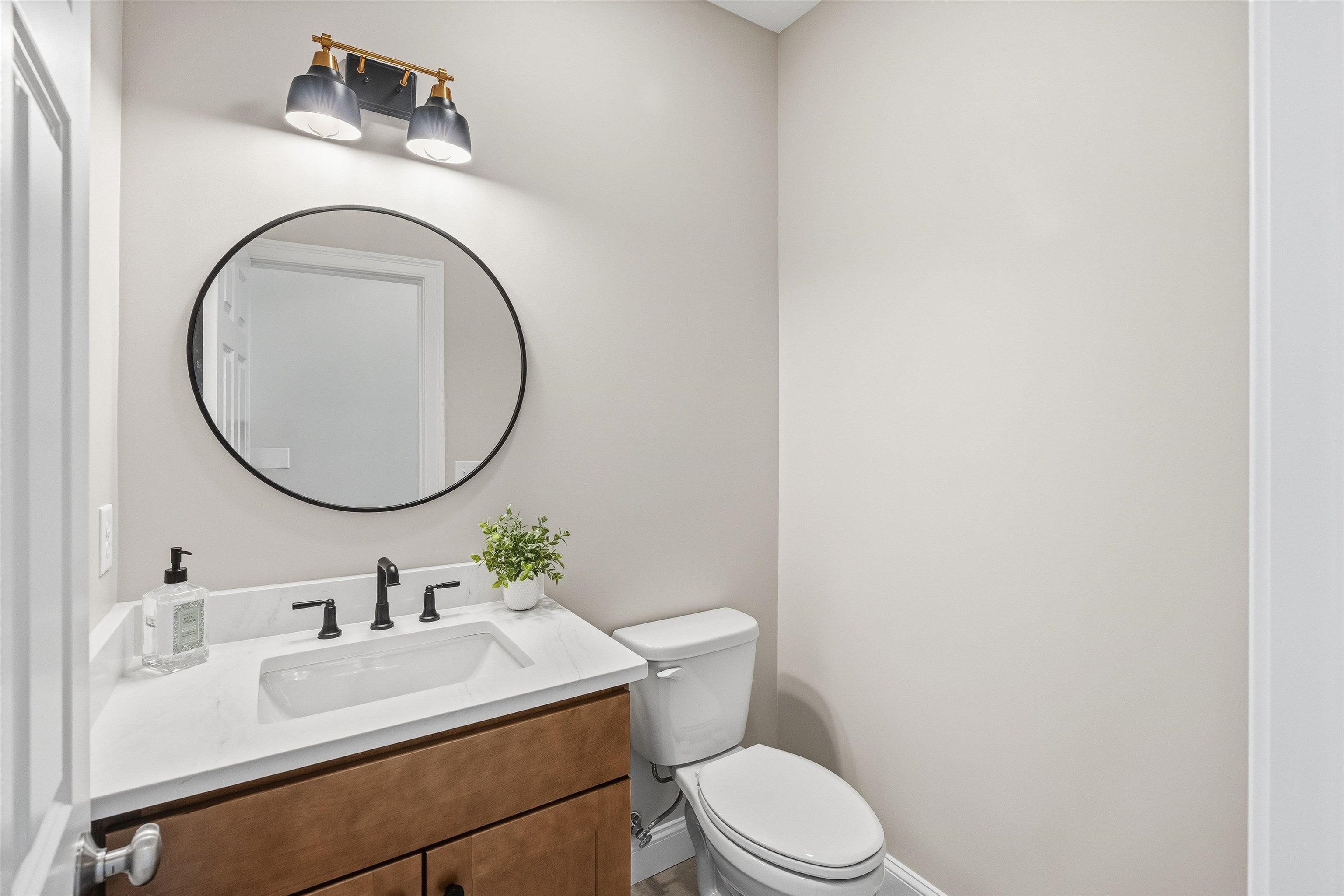Derry, New Hampshire, 03038, United States, 4 Bedrooms Bedrooms, ,3 BathroomsBathrooms,Residential,Active,1992291