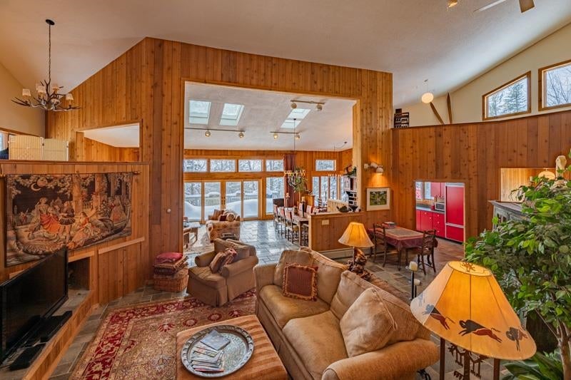 Peru, Vermont, 05152, United States, 5 Bedrooms Bedrooms, ,5 BathroomsBathrooms,Residential,Active,2014570