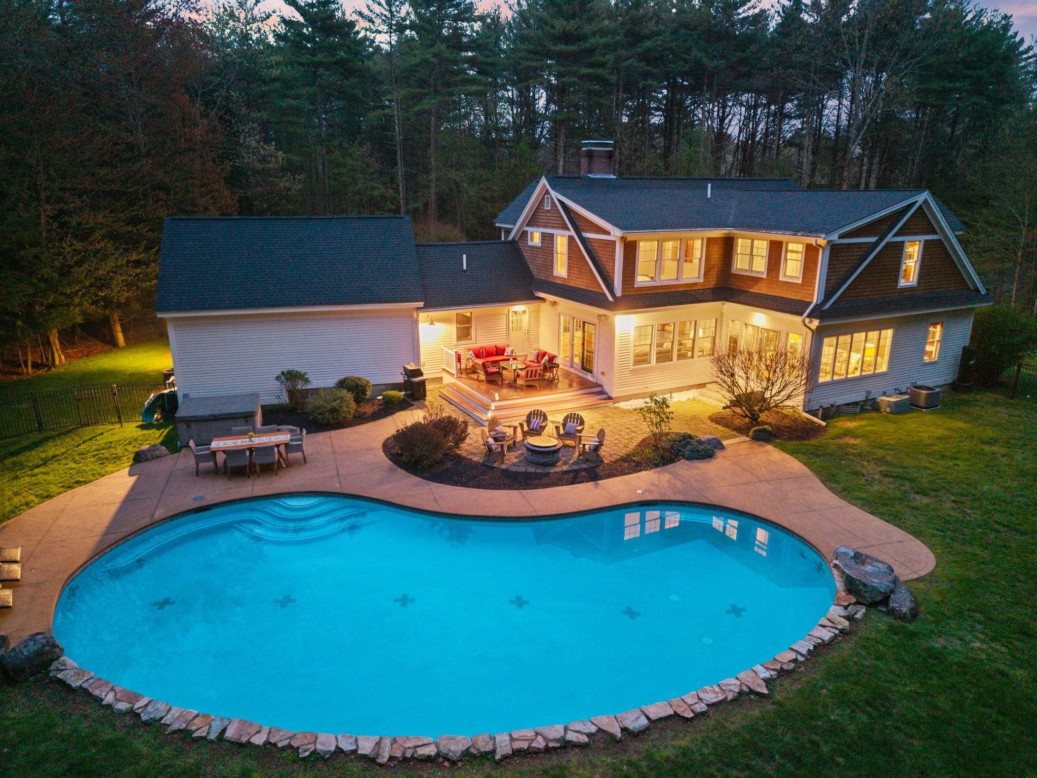 Stratham, New Hampshire, 03885, United States, 4 Bedrooms Bedrooms, ,4 BathroomsBathrooms,Residential,Active,2045550