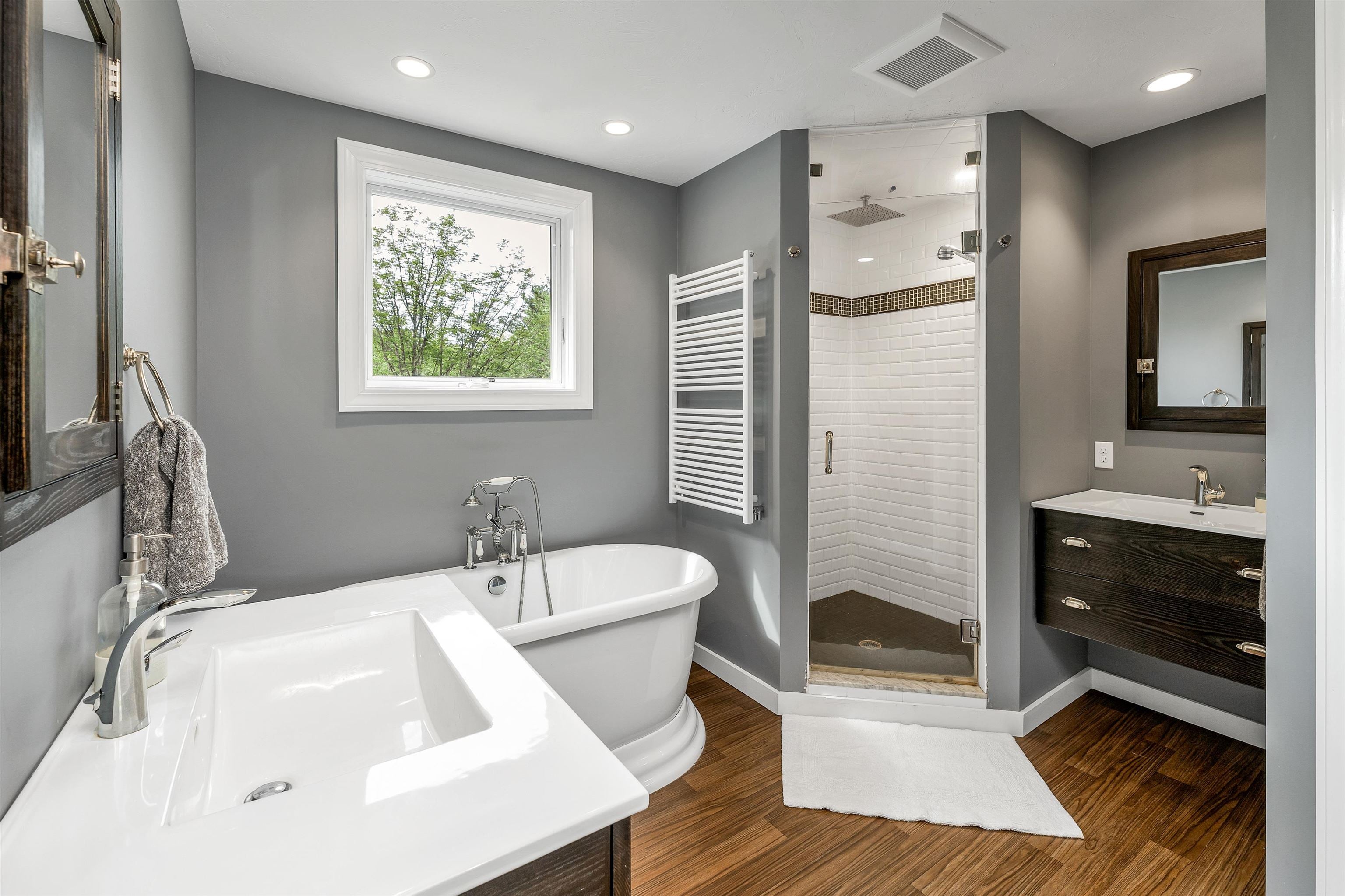 Meredith, New Hampshire, 03253, United States, 4 Bedrooms Bedrooms, ,5 BathroomsBathrooms,Residential,Pending,2045598