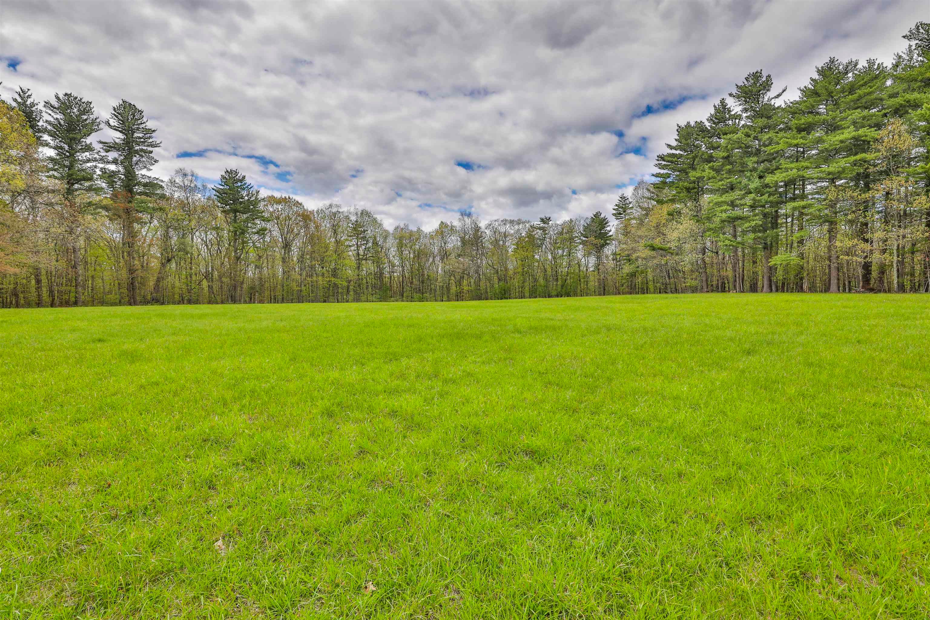 Derry, New Hampshire, 03038, United States, 3 Bedrooms Bedrooms, ,2 BathroomsBathrooms,Residential,Pending,2045748