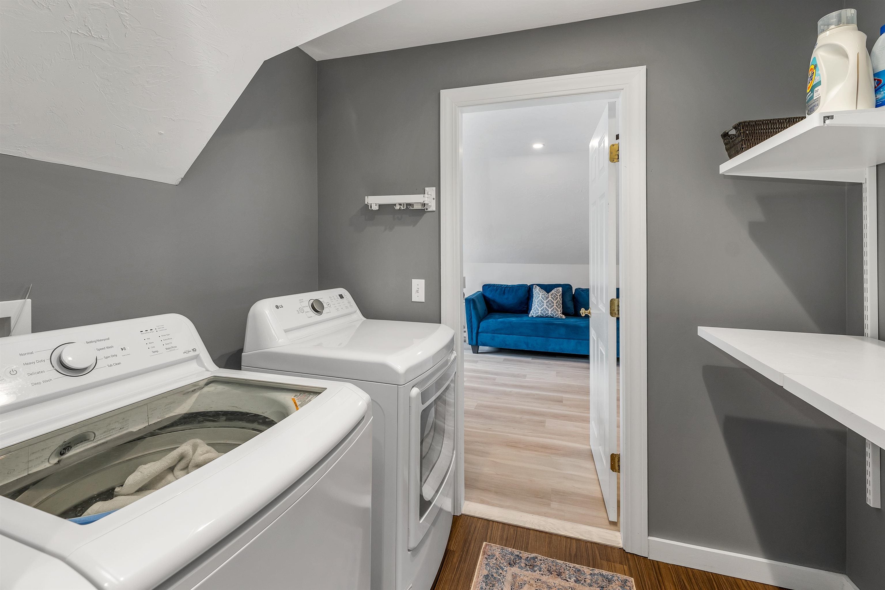 Meredith, New Hampshire, 03253, United States, 4 Bedrooms Bedrooms, ,5 BathroomsBathrooms,Residential,Pending,2045598