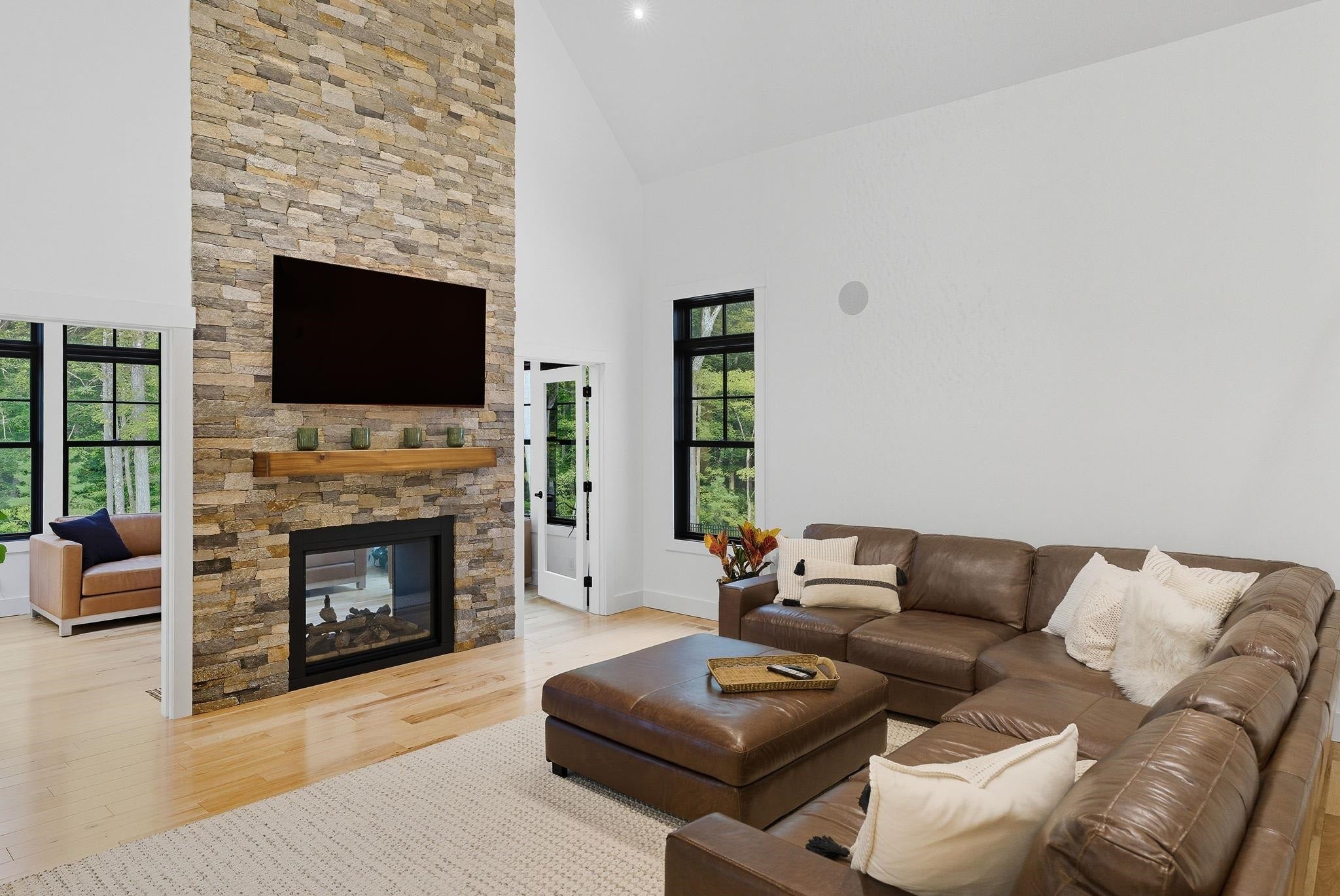 Hollis, New Hampshire, 03049, United States, 4 Bedrooms Bedrooms, ,3 BathroomsBathrooms,Residential,Active,1945249