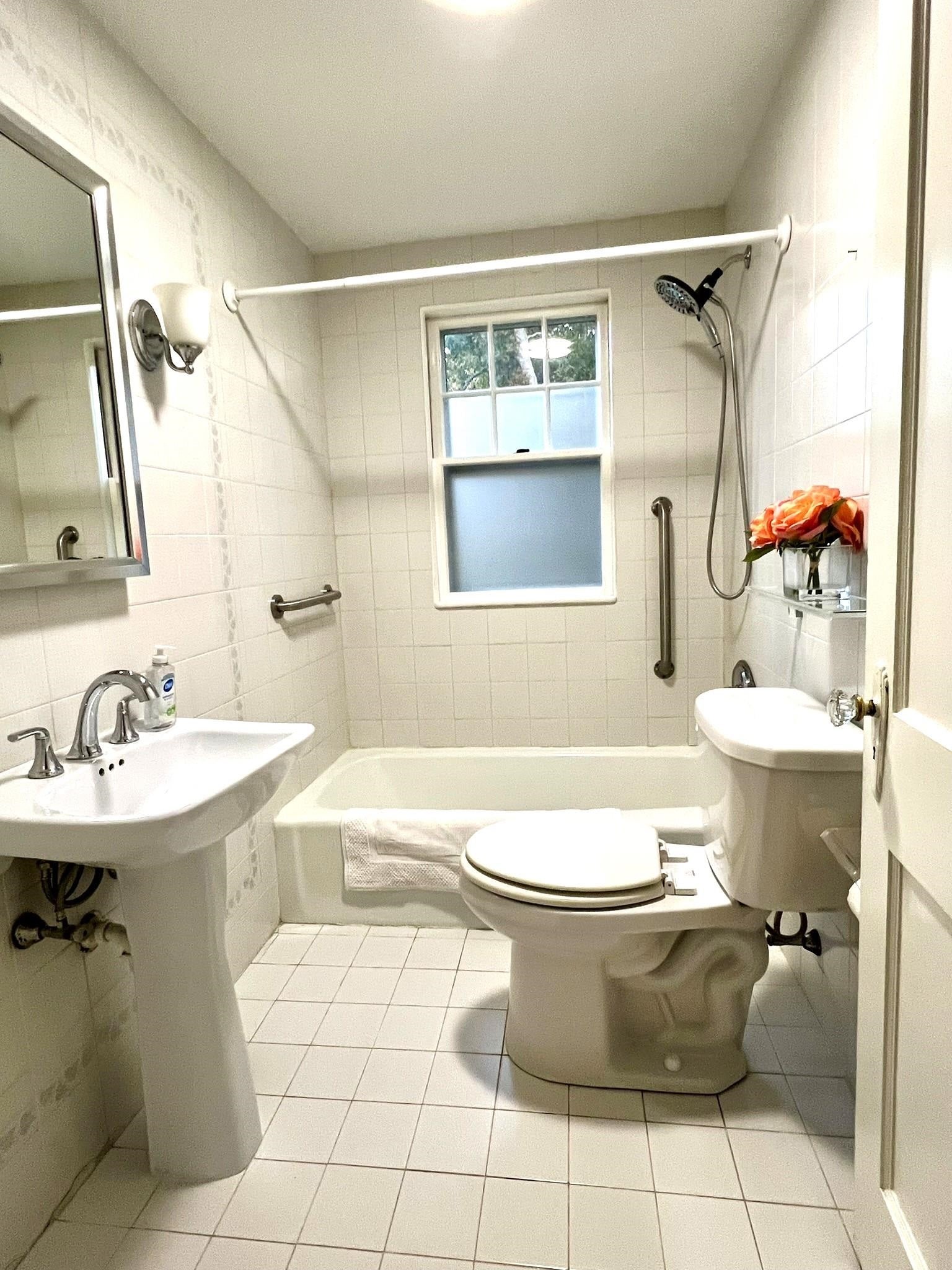 New Castle, New Hampshire, 03854, United States, 2 Bedrooms Bedrooms, ,2 BathroomsBathrooms,Residential,Active,1969685