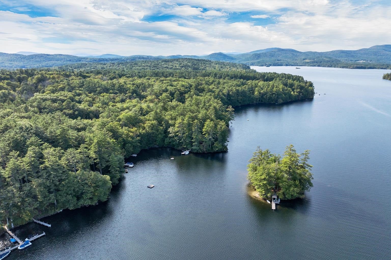 Holderness, New Hampshire, 03245, United States, 4 Bedrooms Bedrooms, ,4 BathroomsBathrooms,Residential,Active,1945064