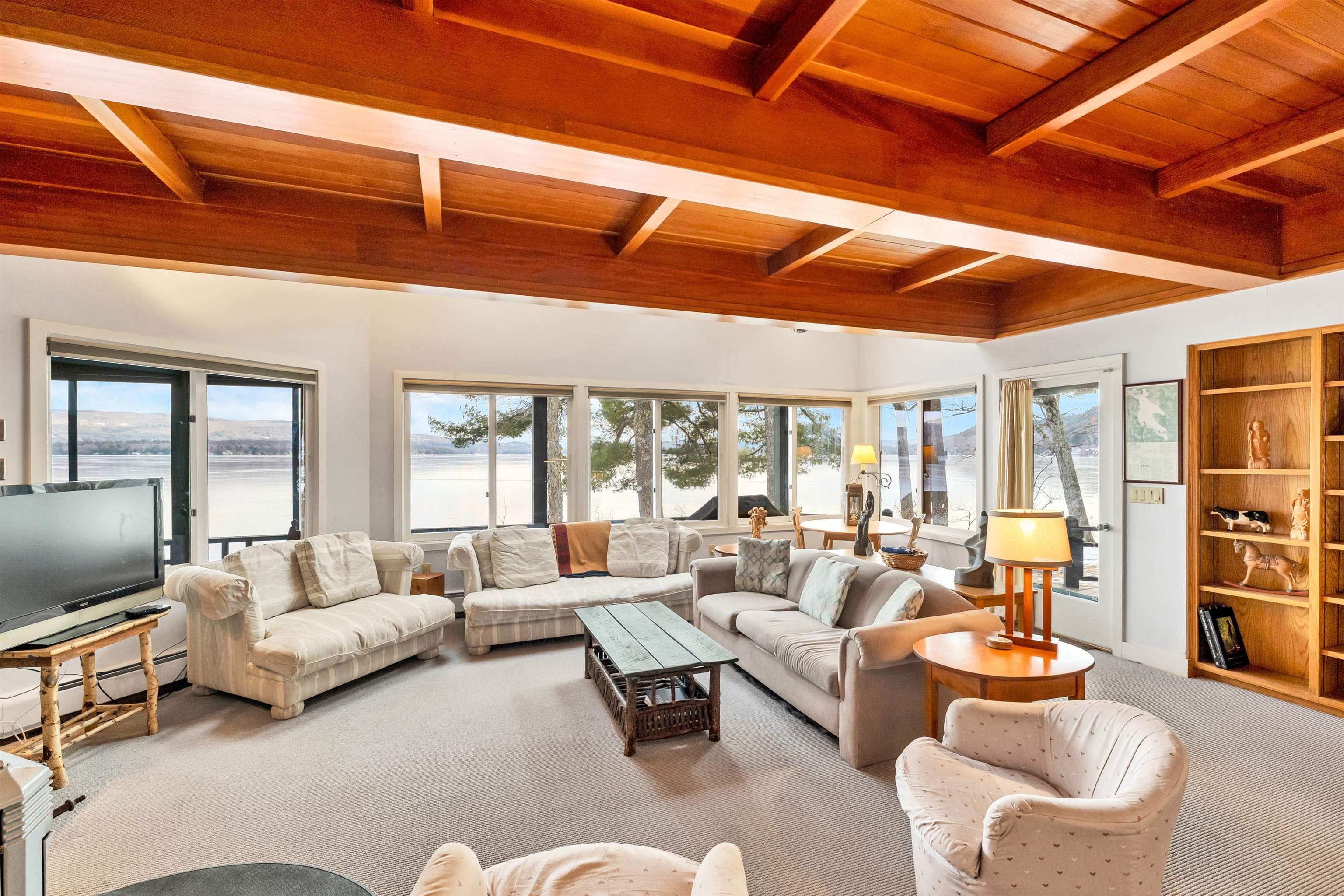 Hebron, New Hampshire, 03241, United States, 4 Bedrooms Bedrooms, ,4 BathroomsBathrooms,Residential,Pending,2009160