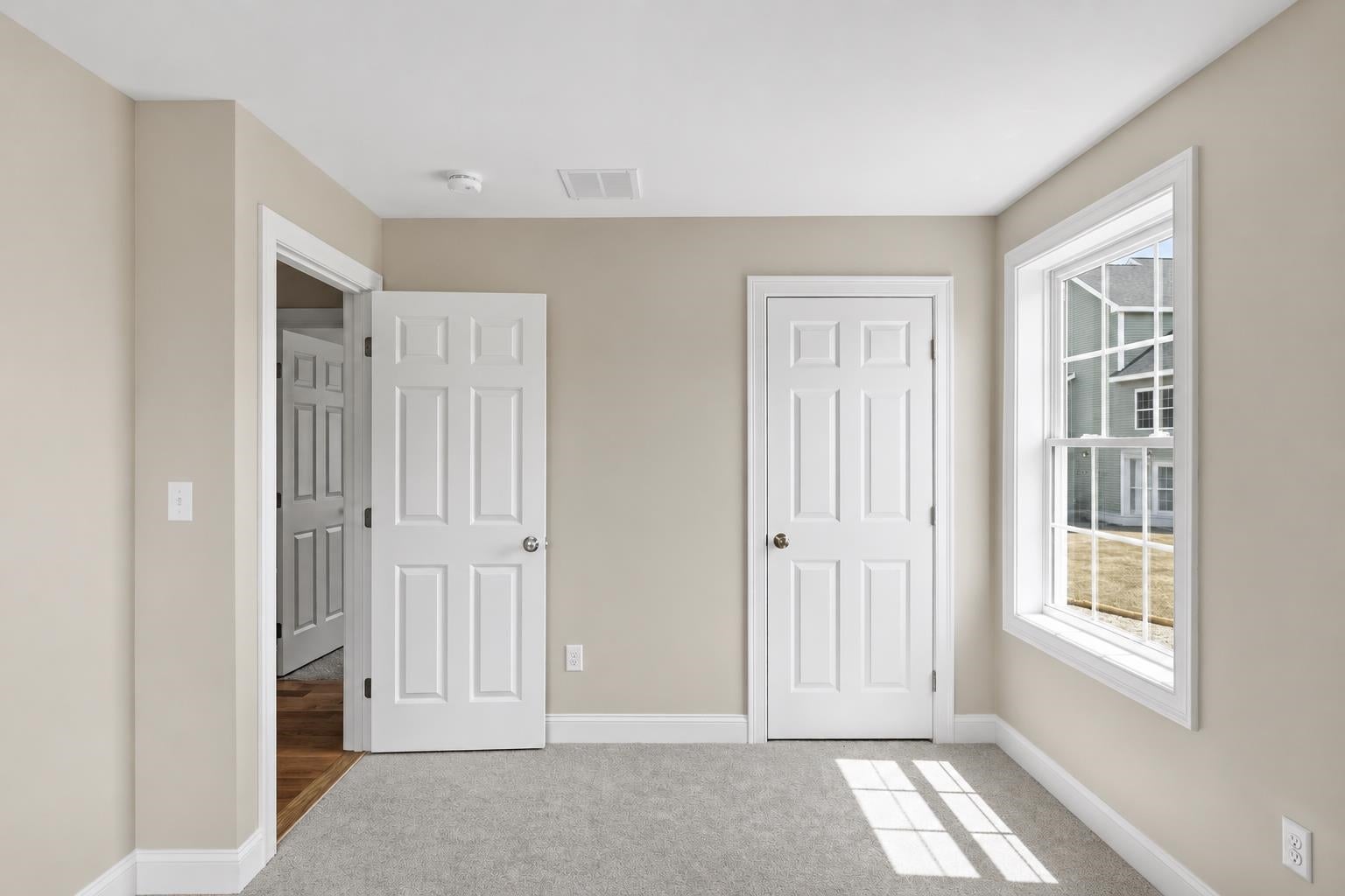 Derry, New Hampshire, 03038, United States, 4 Bedrooms Bedrooms, ,3 BathroomsBathrooms,Residential,Active,1992291