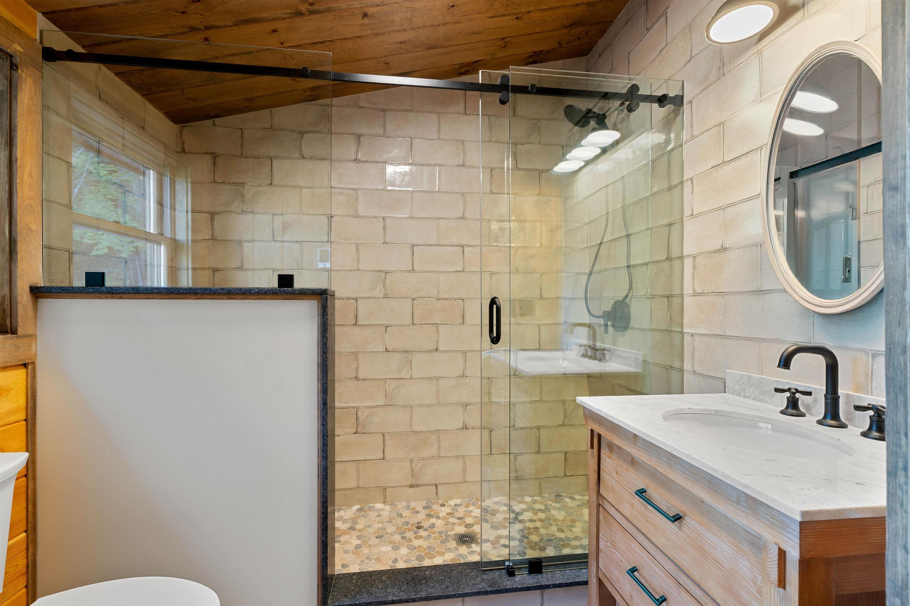 Bridgton, Maine, 04009, United States, 4 Bedrooms Bedrooms, ,2 BathroomsBathrooms,Residential,Active,1960142