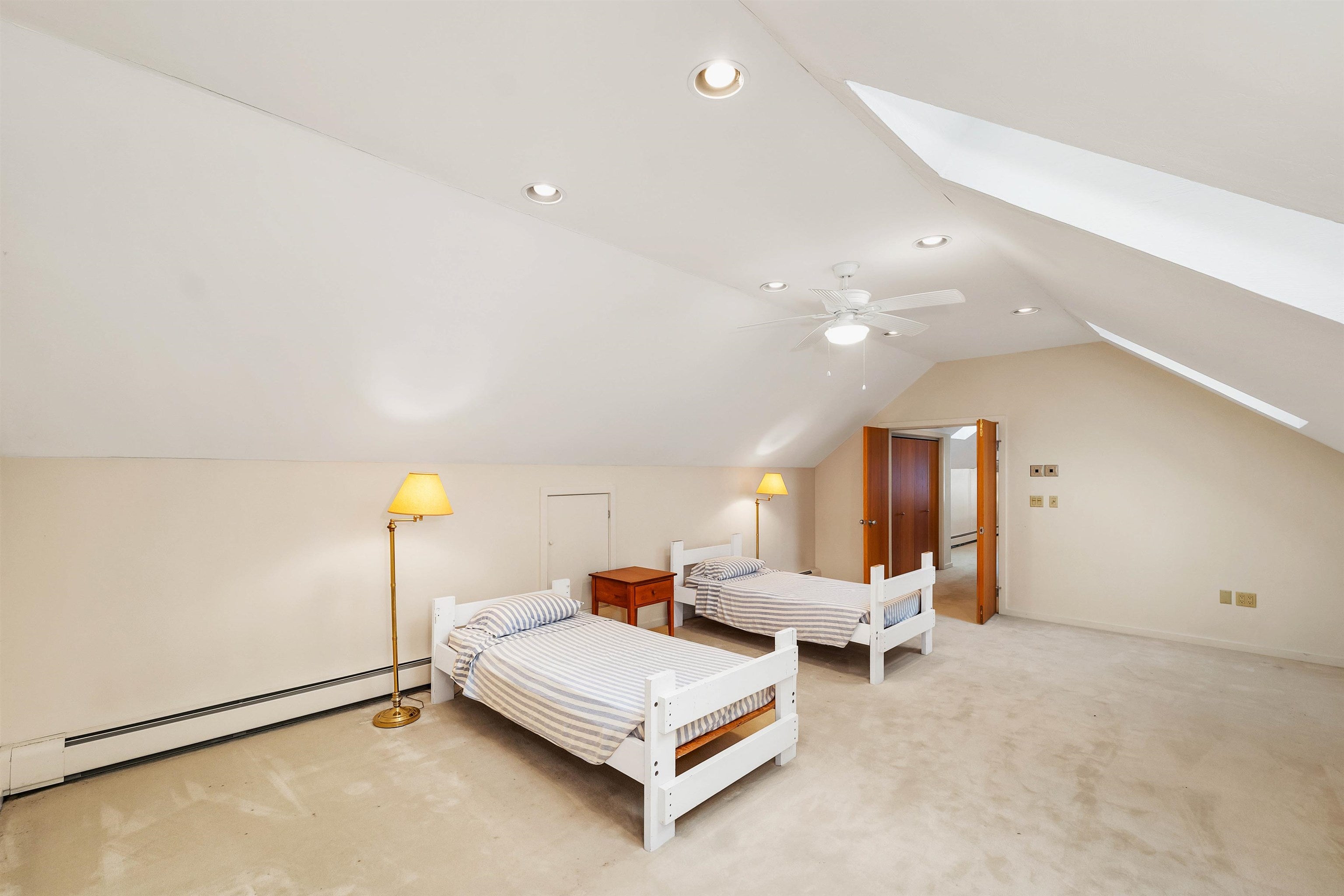 Hebron, New Hampshire, 03241, United States, 4 Bedrooms Bedrooms, ,4 BathroomsBathrooms,Residential,Pending,2009160