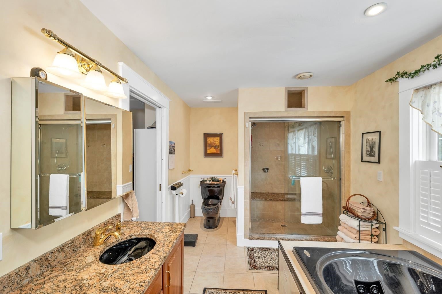 Laconia, New Hampshire, 03246, United States, 4 Bedrooms Bedrooms, ,4 BathroomsBathrooms,Residential,Active,1704917