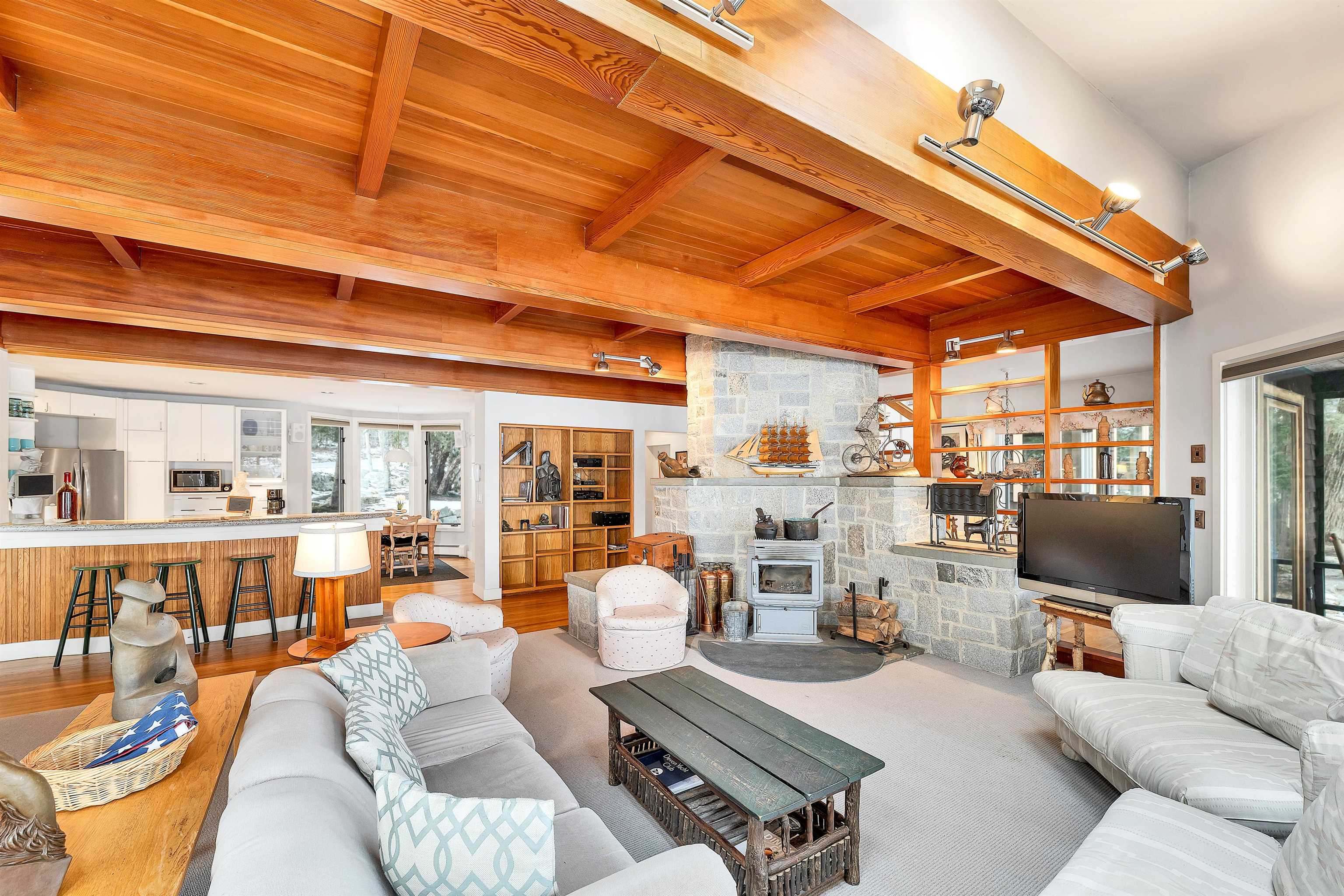 Hebron, New Hampshire, 03241, United States, 4 Bedrooms Bedrooms, ,4 BathroomsBathrooms,Residential,Pending,2009160