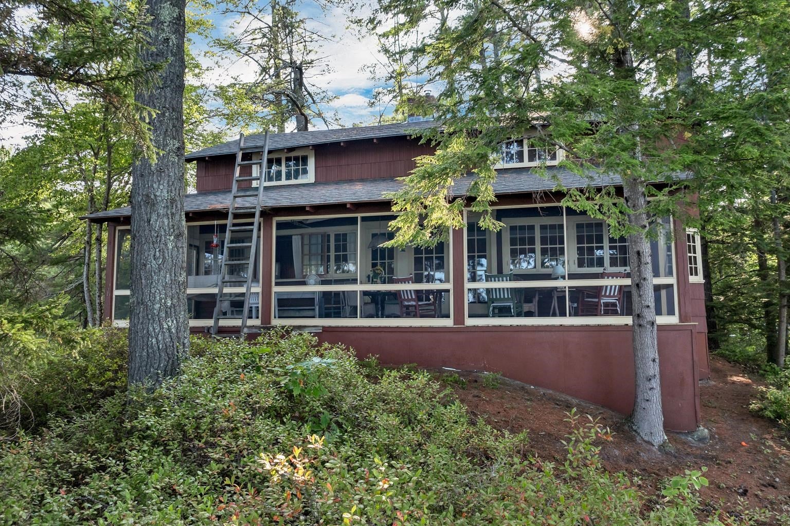 Holderness, New Hampshire, 03245, United States, 4 Bedrooms Bedrooms, ,4 BathroomsBathrooms,Residential,Active,1945064