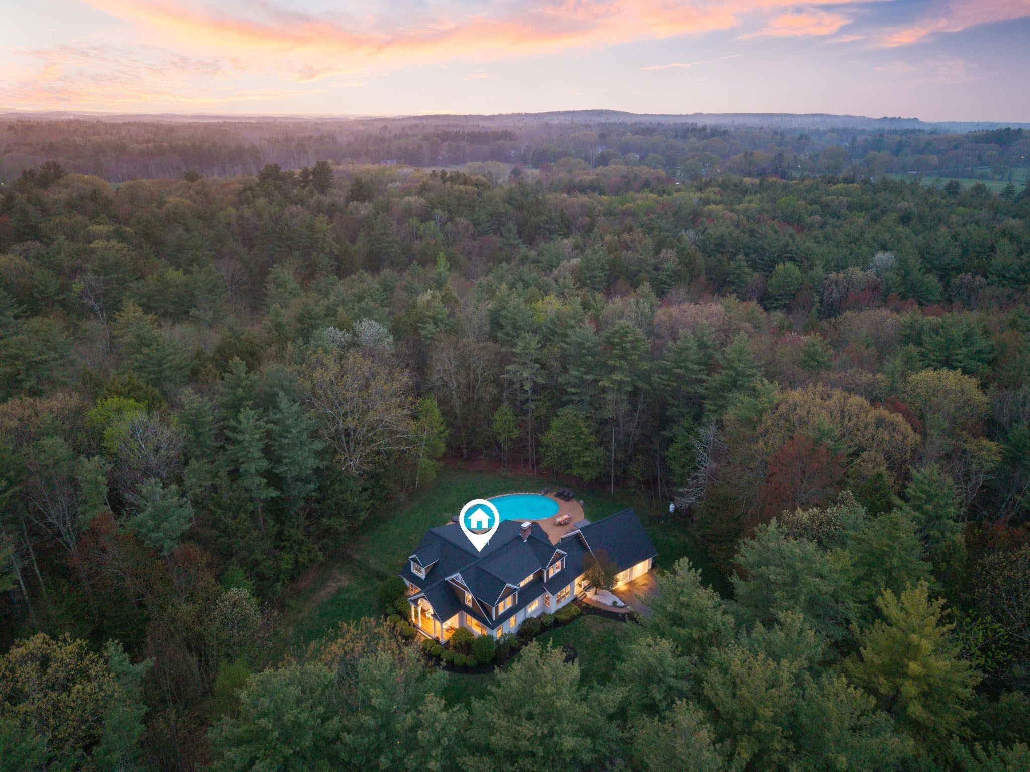 Stratham, New Hampshire, 03885, United States, 4 Bedrooms Bedrooms, ,4 BathroomsBathrooms,Residential,Active,2045550
