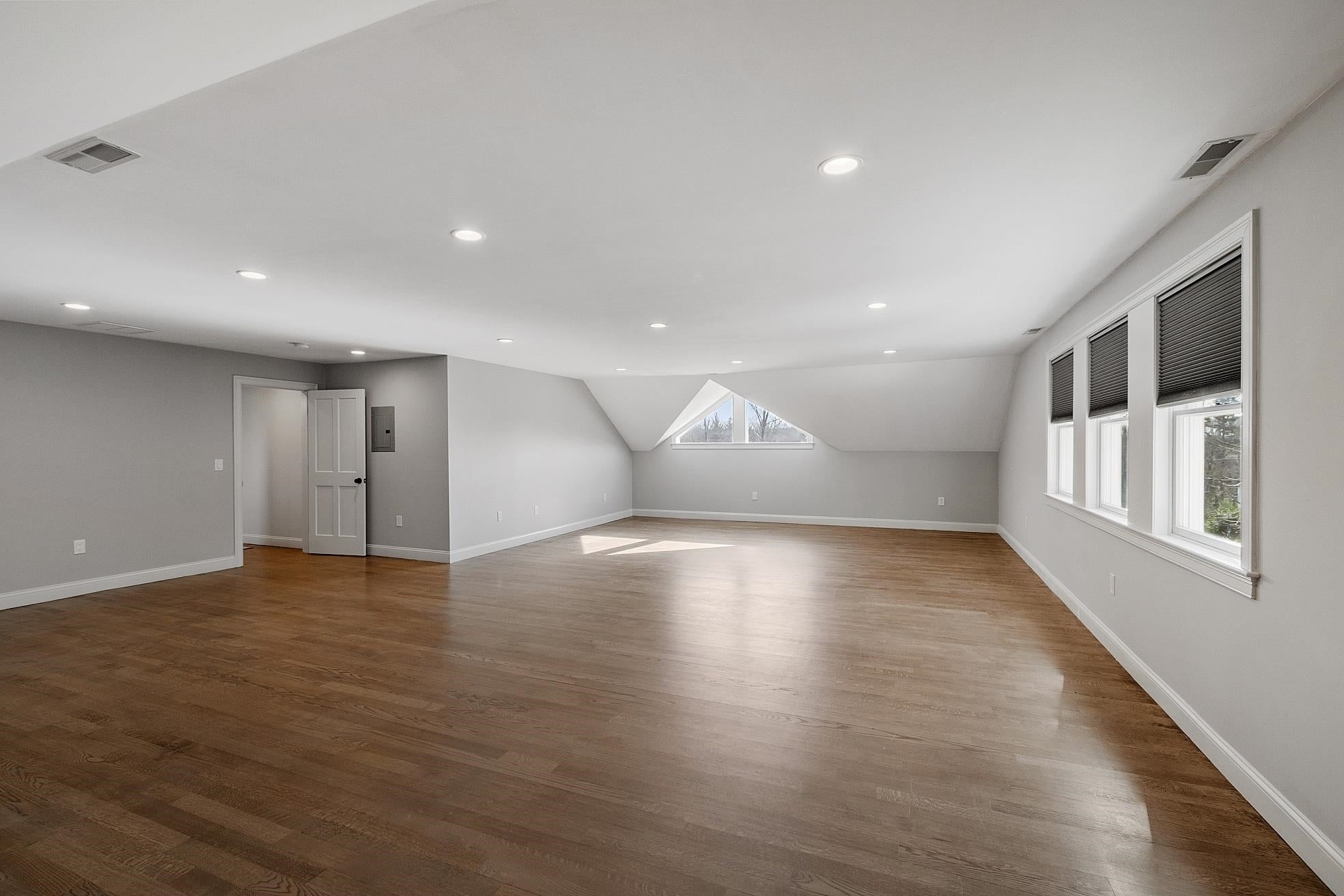 Hollis, New Hampshire, 03049, United States, 4 Bedrooms Bedrooms, ,3 BathroomsBathrooms,Residential,Active,1739736