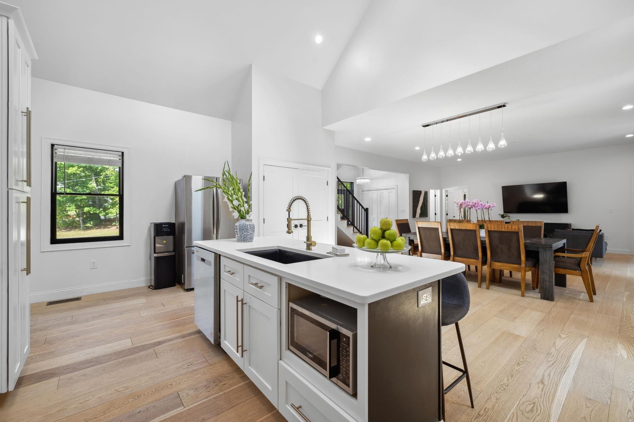 Bedford, New Hampshire, 03110, United States, 7 Bedrooms Bedrooms, ,6 BathroomsBathrooms,Residential,Active,1703132