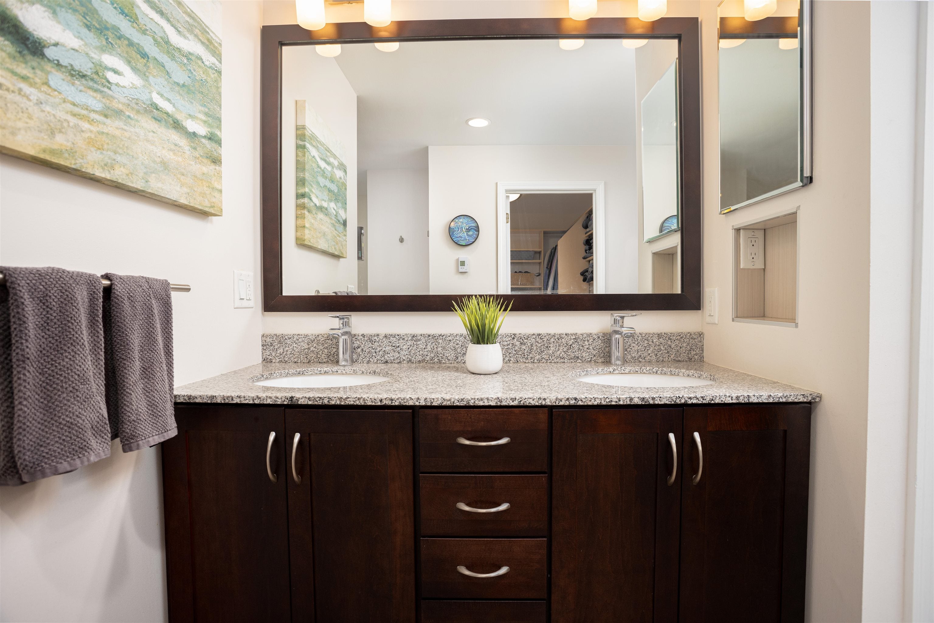 Shelburne, Vermont, 05482, United States, 3 Bedrooms Bedrooms, ,4 BathroomsBathrooms,Residential,Active,1962170