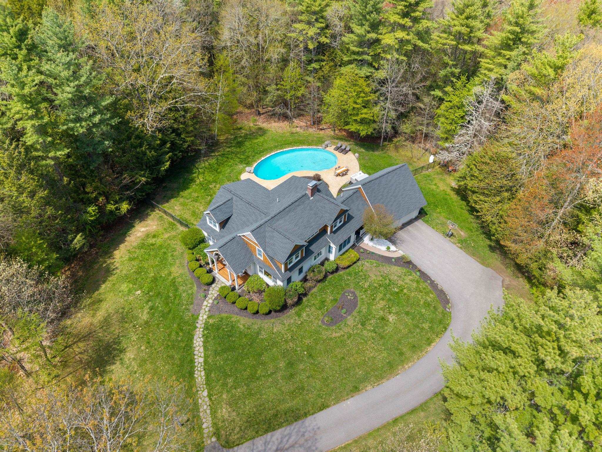 Stratham, New Hampshire, 03885, United States, 4 Bedrooms Bedrooms, ,4 BathroomsBathrooms,Residential,Active,2045550