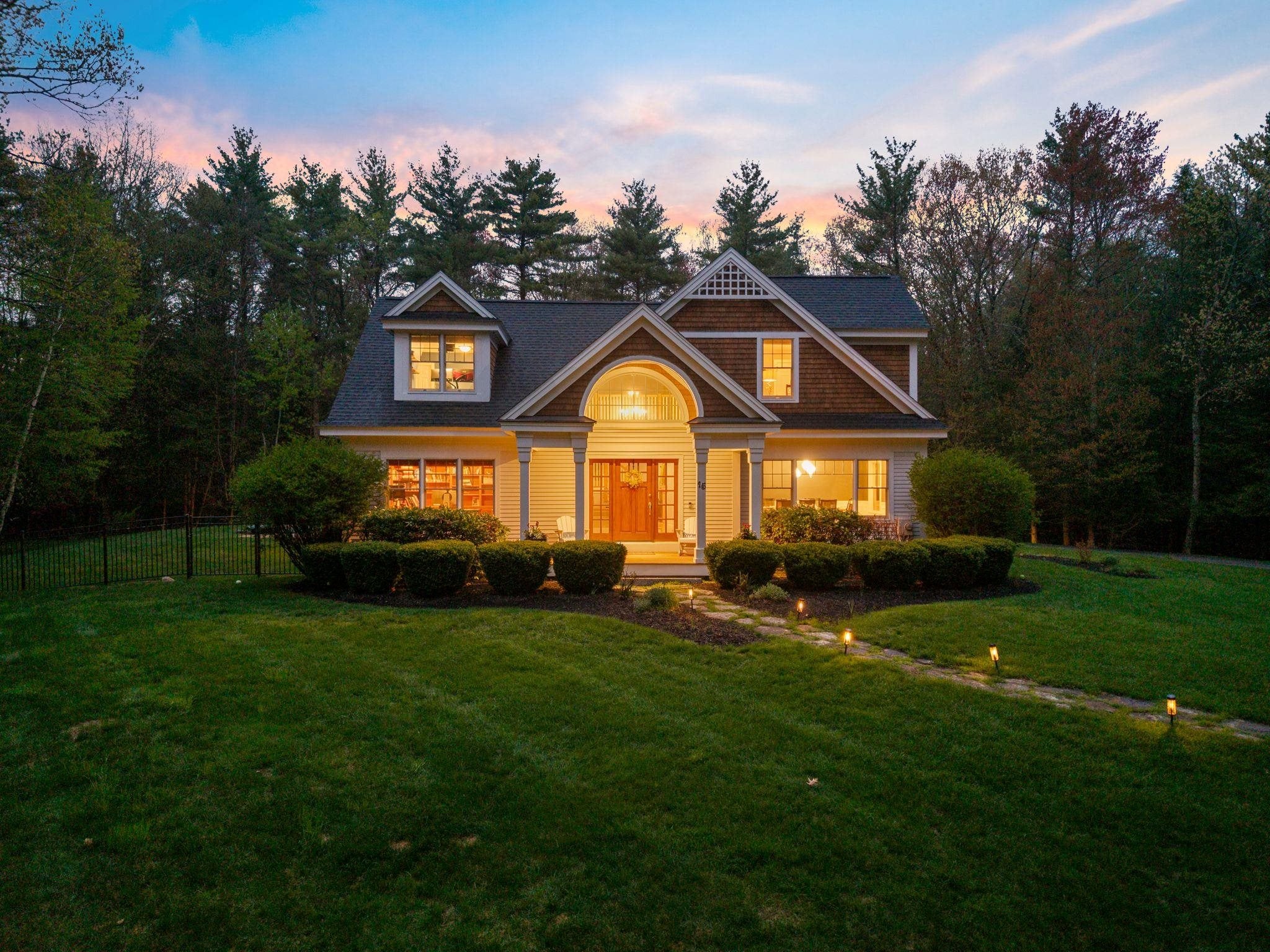 Stratham, New Hampshire, 03885, United States, 4 Bedrooms Bedrooms, ,4 BathroomsBathrooms,Residential,Active,2045550
