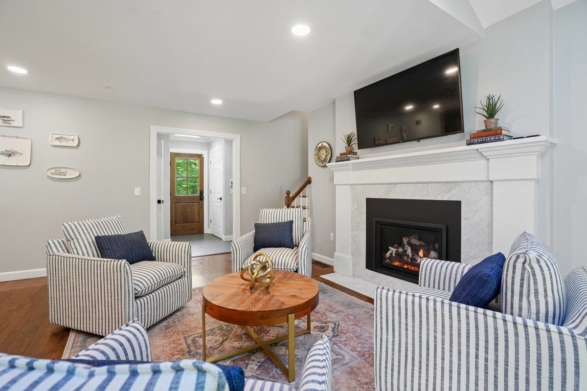 Bedford, New Hampshire, 03110, United States, 5 Bedrooms Bedrooms, ,6 BathroomsBathrooms,Residential,Pending,2051967
